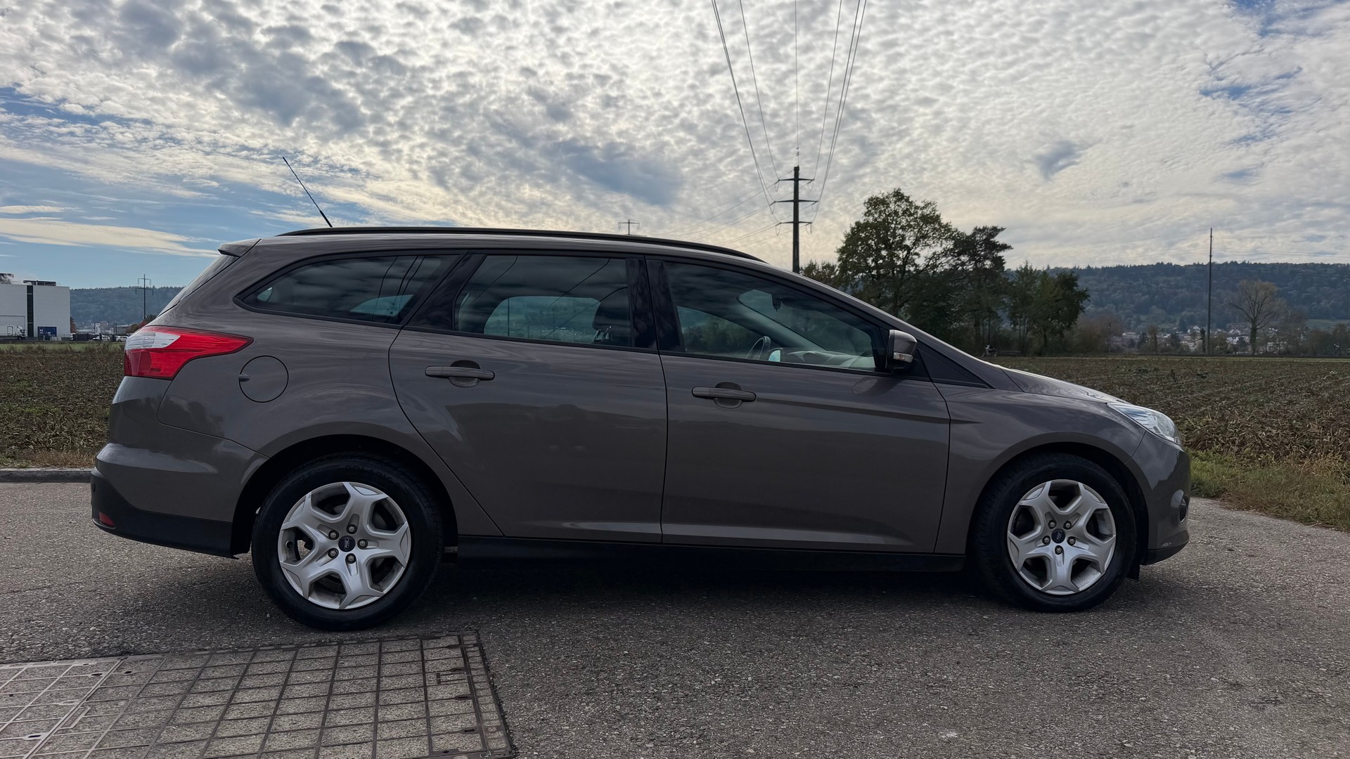 FORD Focus 1.0 SCTi Titanium-image-3