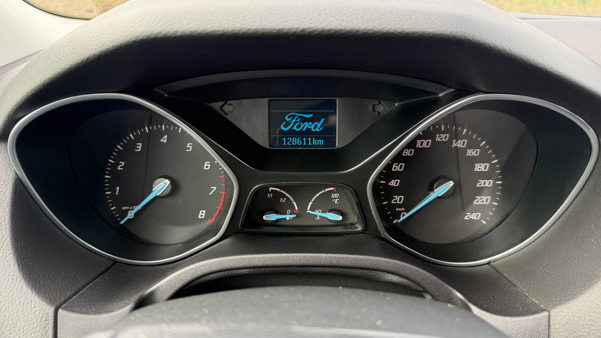FORD Focus 1.0 SCTi Titanium-image-8