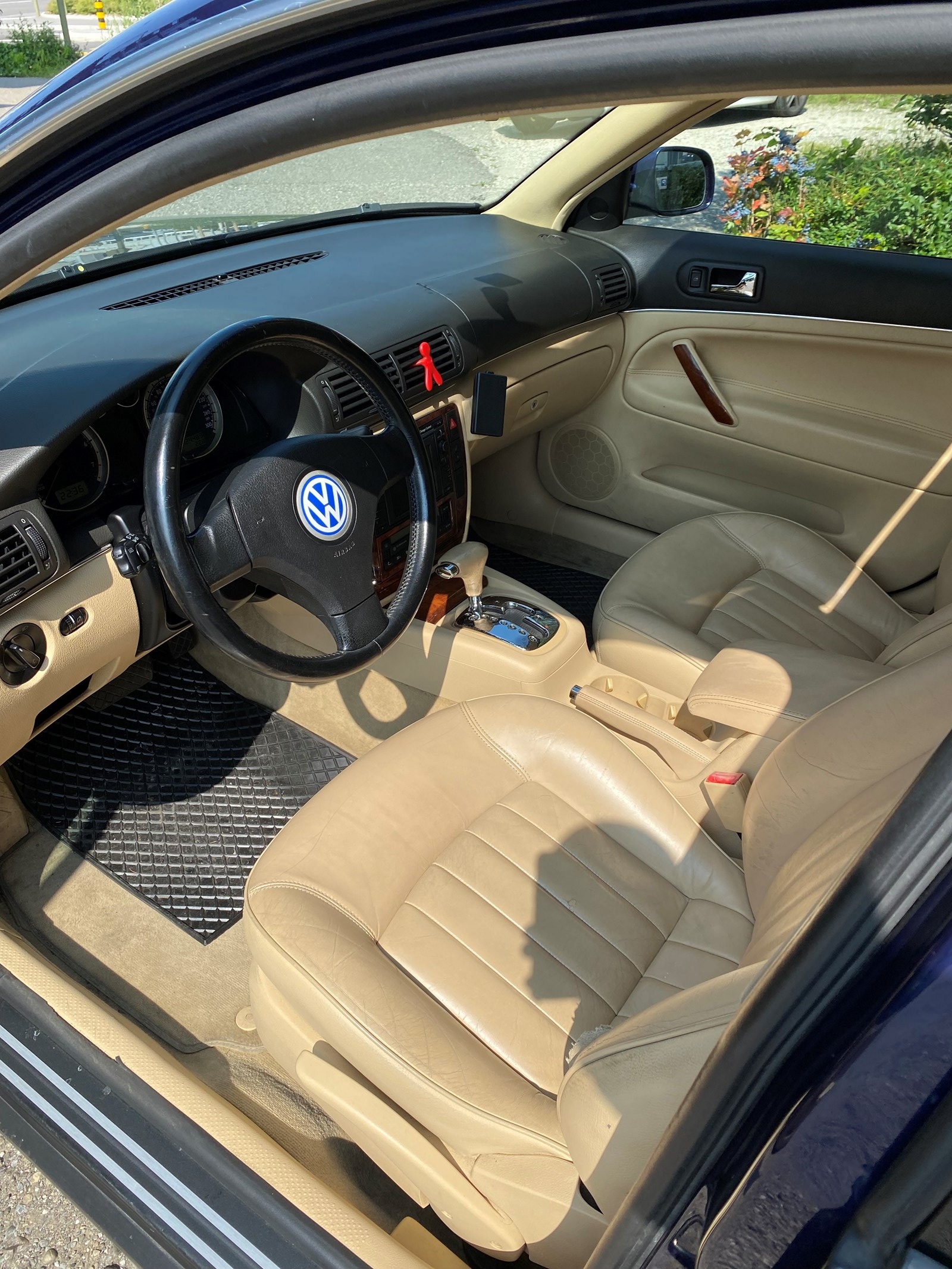 VW Passat 4.0 W8 4Motion Highline-image-4