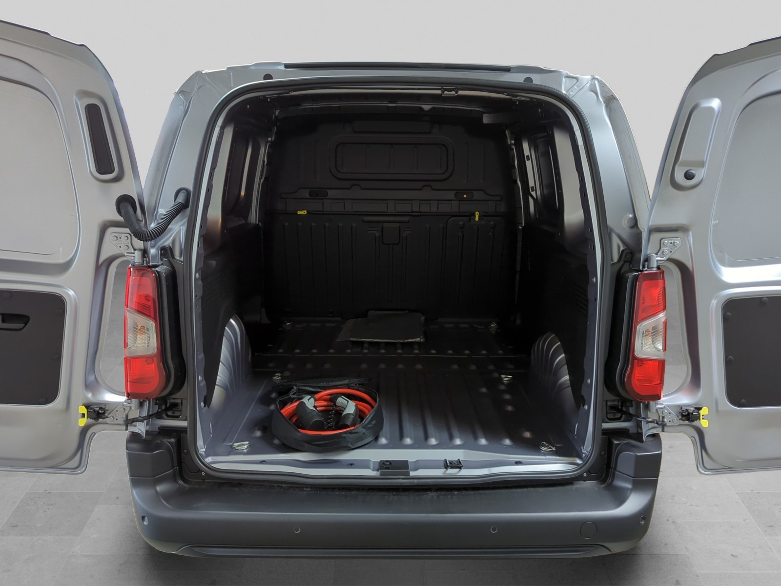 FIAT E-Doblo L1 50kWh Launch Edition-image-13