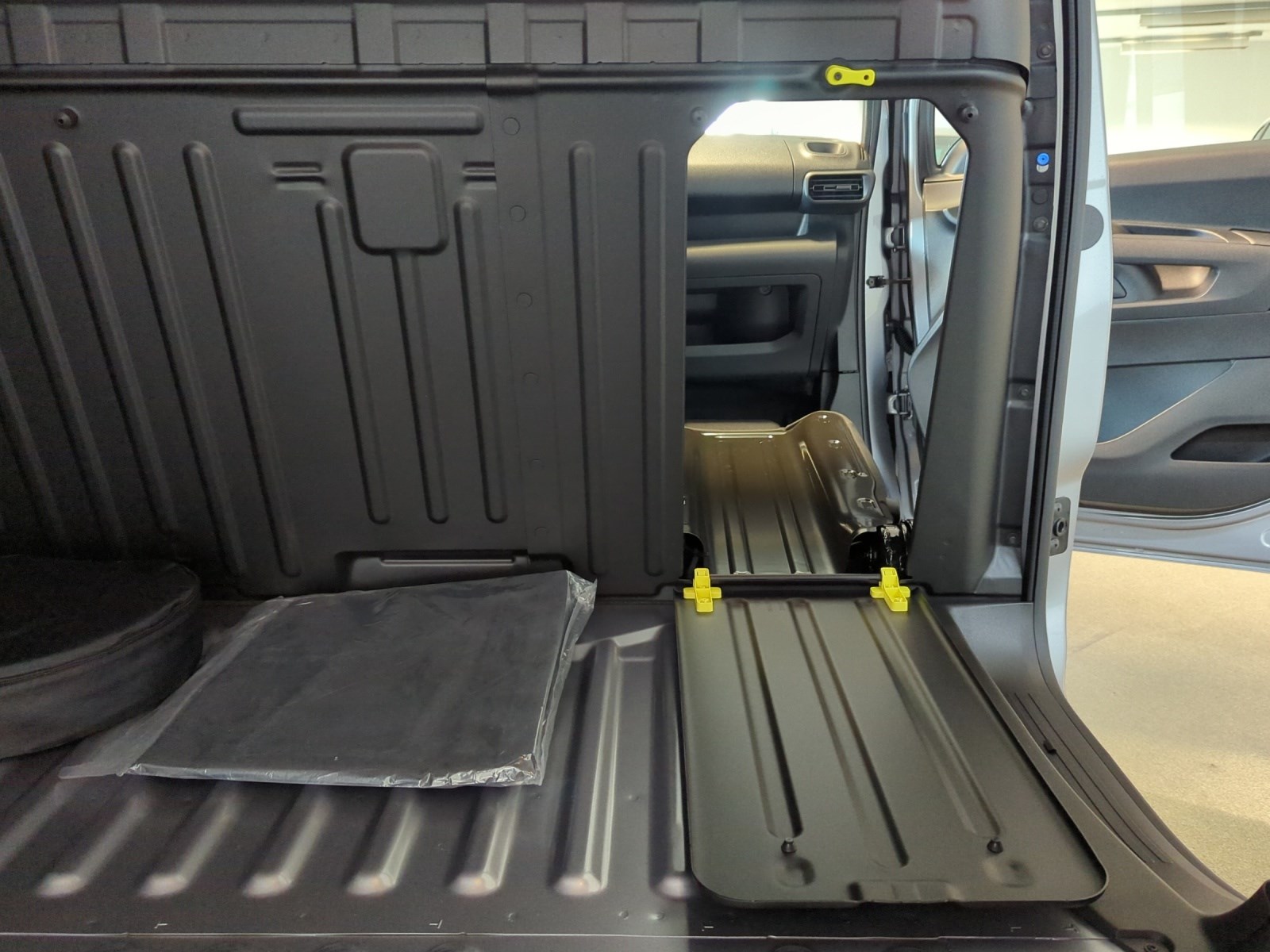 FIAT E-Doblo L1 50kWh Launch Edition-image-16
