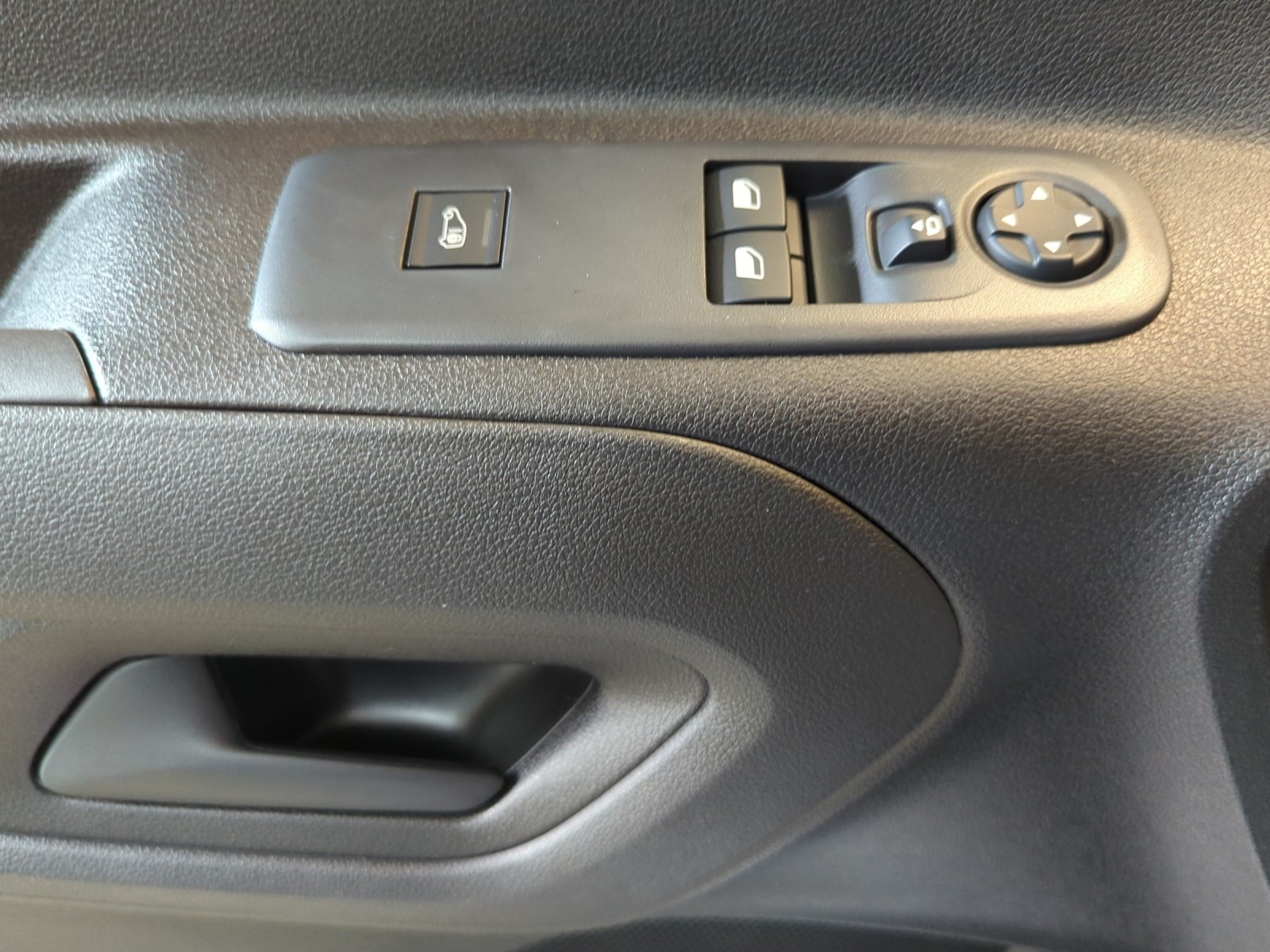 FIAT E-Doblo L1 50kWh Launch Edition-image-19