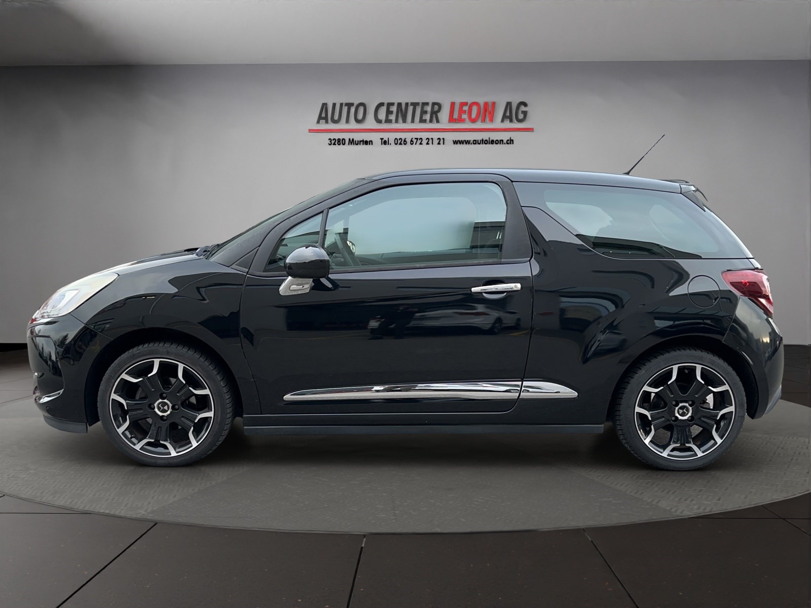 DS AUTOMOBILES DS 3 1.2 PureTech SO Chic-showroom-element-2