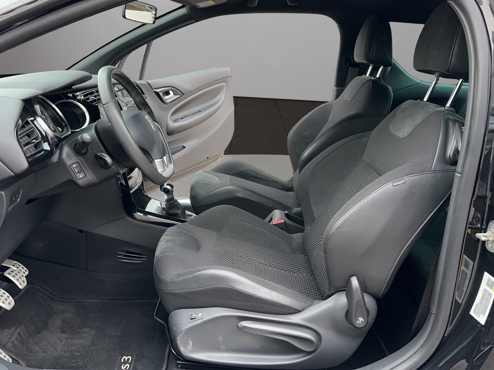 DS AUTOMOBILES DS 3 1.2 PureTech SO Chic-image-8