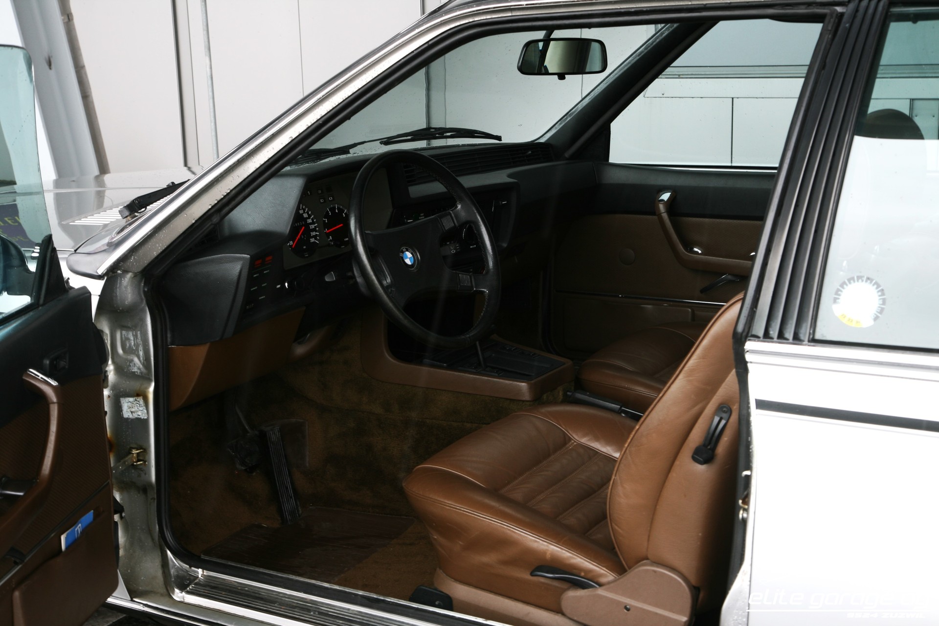 BMW 635 CSi A-image-13