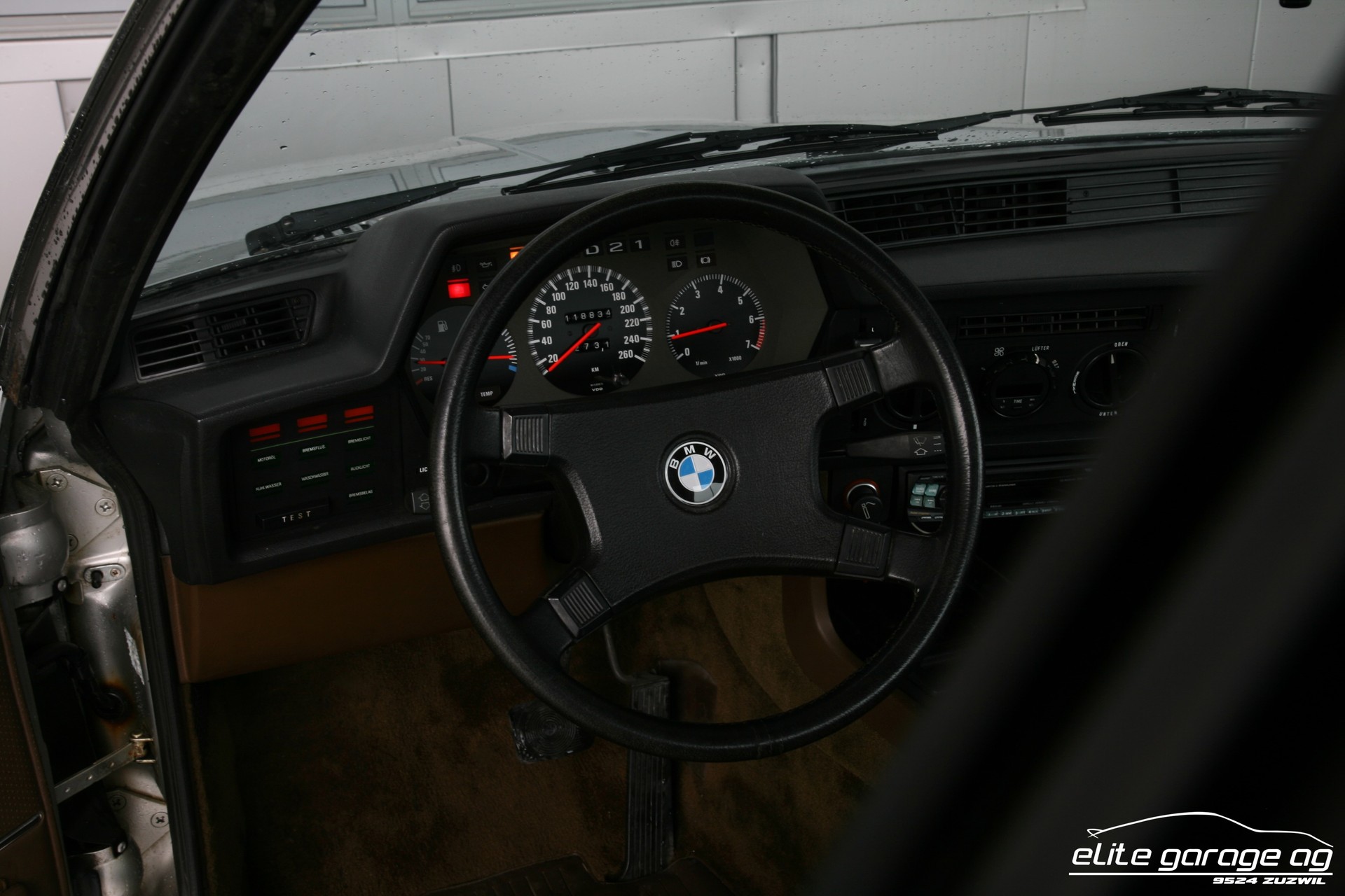 BMW 635 CSi A-image-14