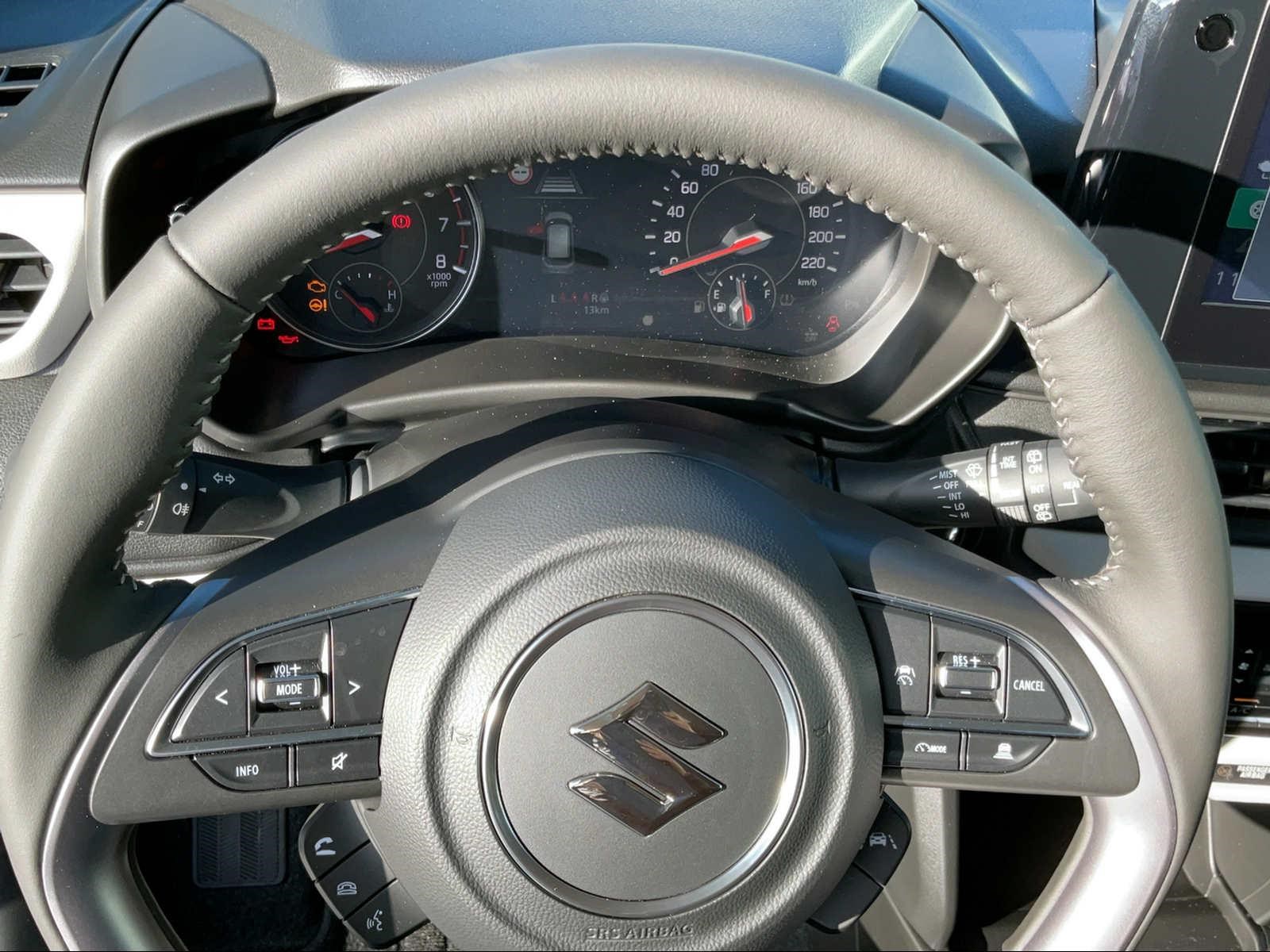 SUZUKI Swift 1.2 Compact+ Hybrid 4x4 MY24-image-13