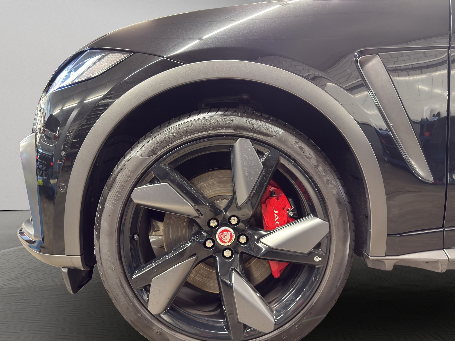 JAGUAR F-Pace 5.0 V8 SVR AWD-image-12