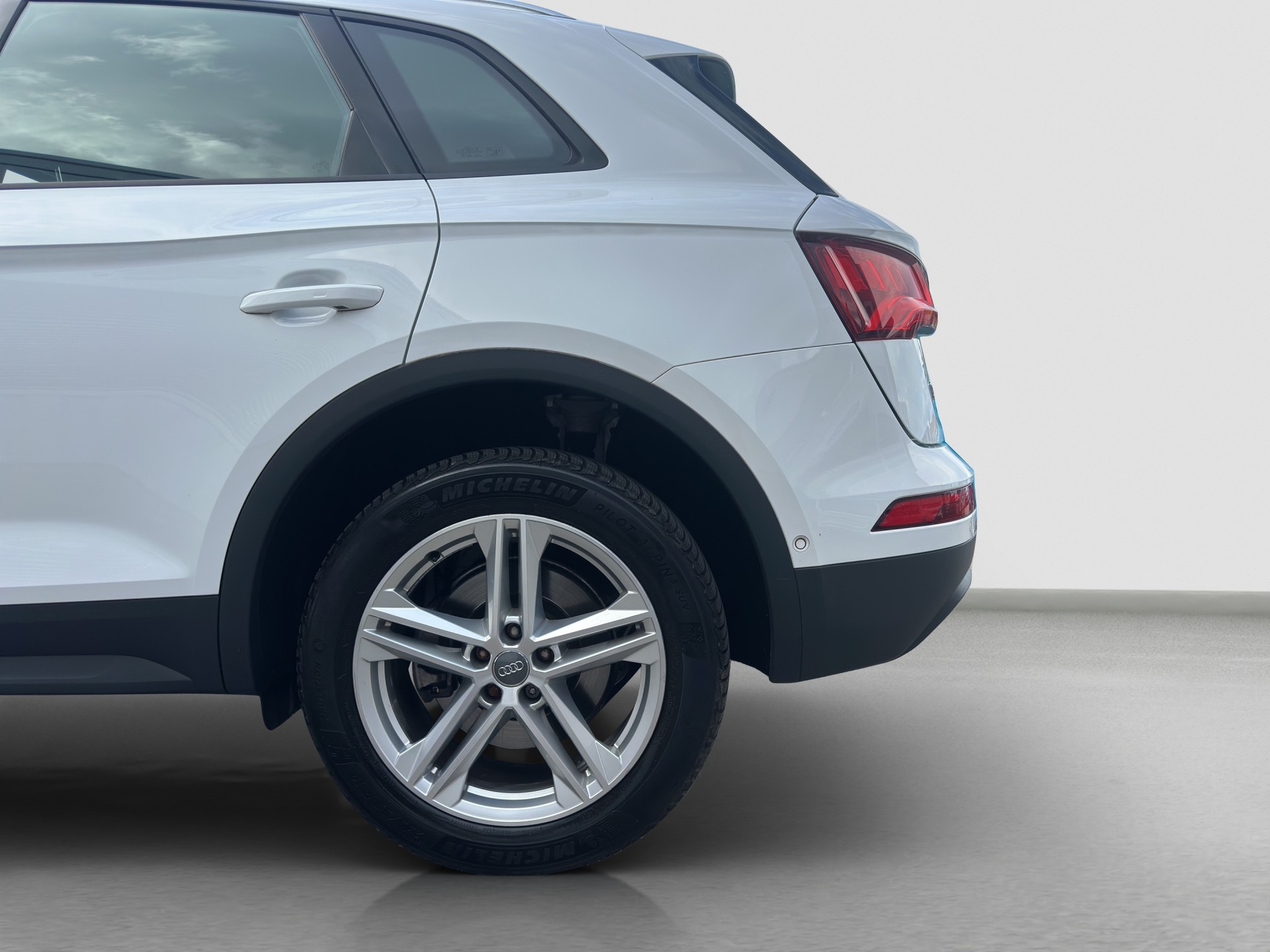 AUDI Q5 2.0 TFSI quattro S-tronic-image-8