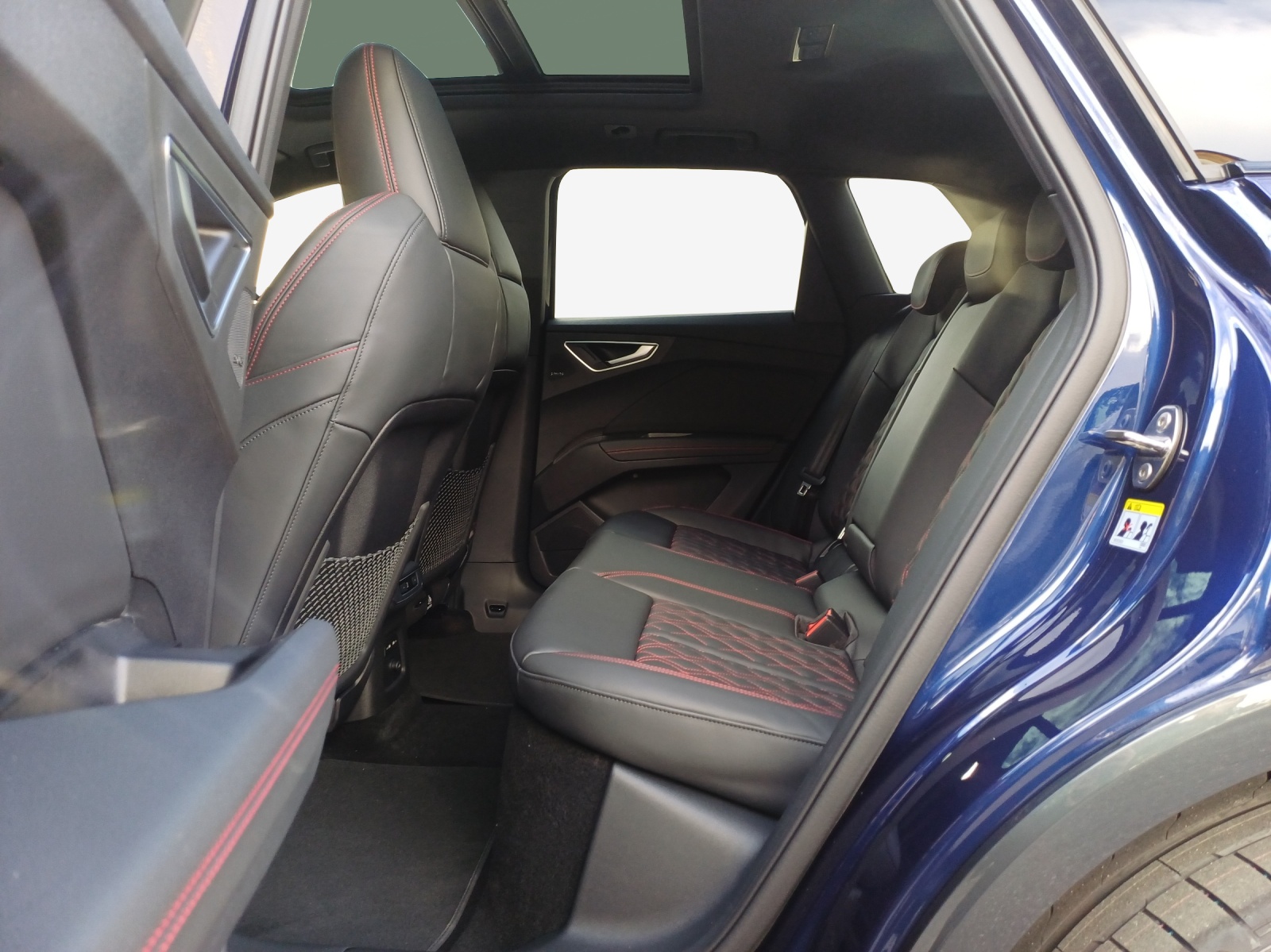 AUDI Q4 e-tron 45 quattro-image-11