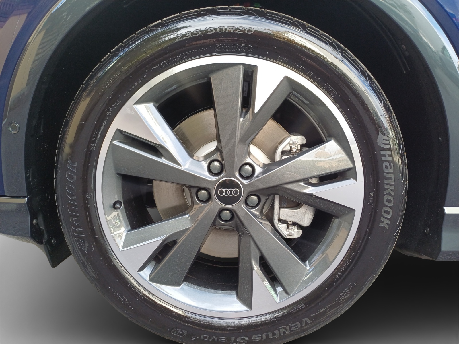 AUDI Q4 e-tron 45 quattro-image-14