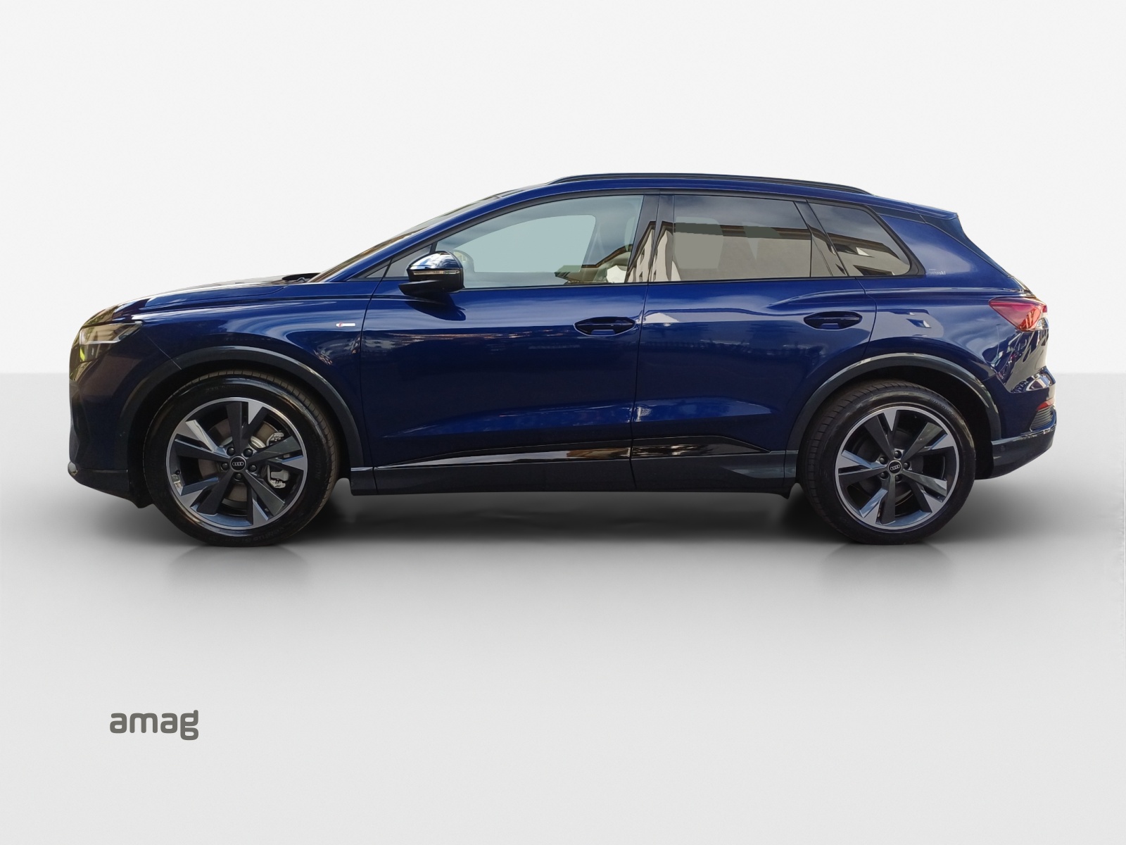 AUDI Q4 e-tron 45 quattro-showroom-element-1