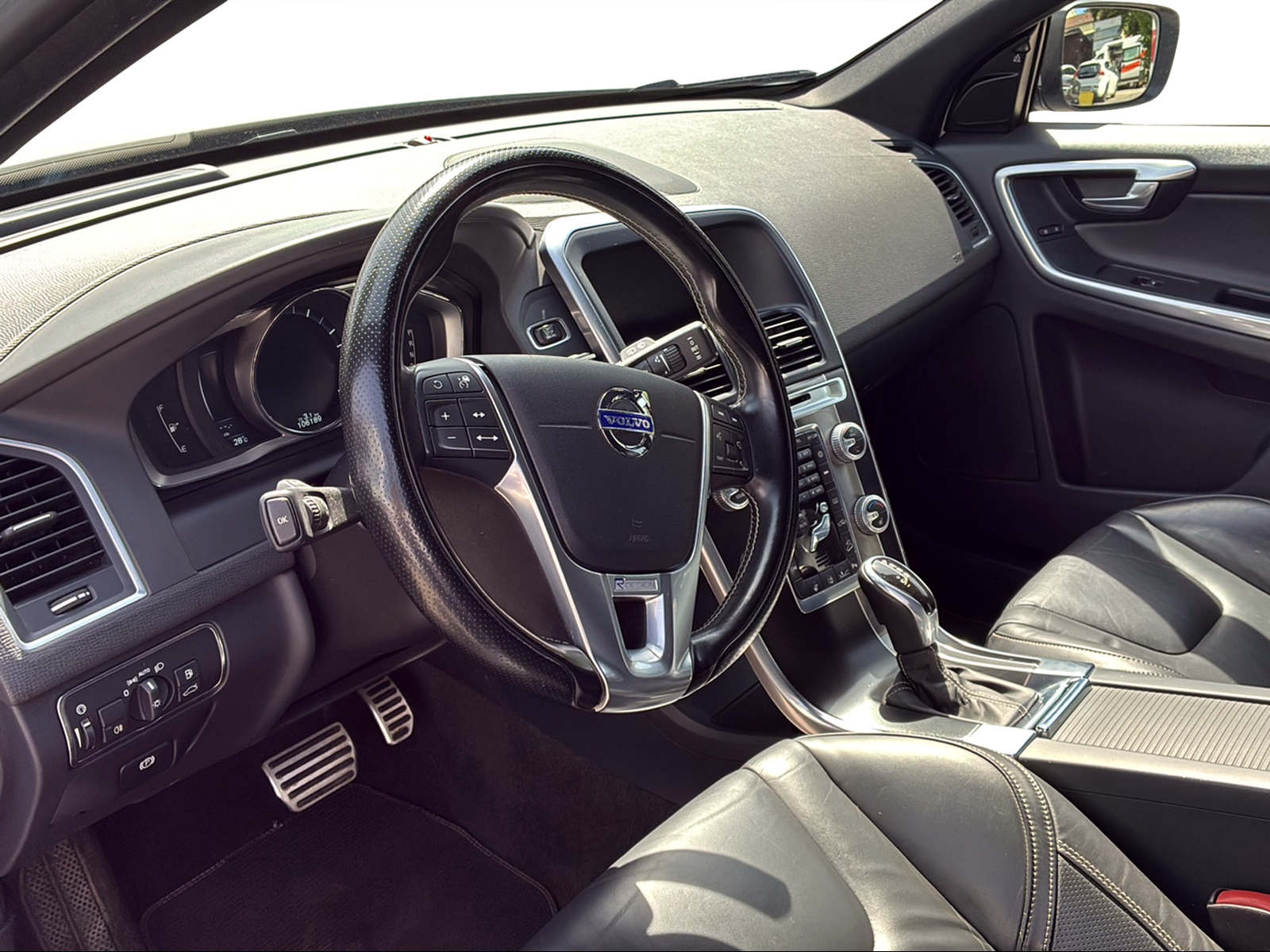 VOLVO XC60 3.0 T6 Summum R-Design AWD-image-11