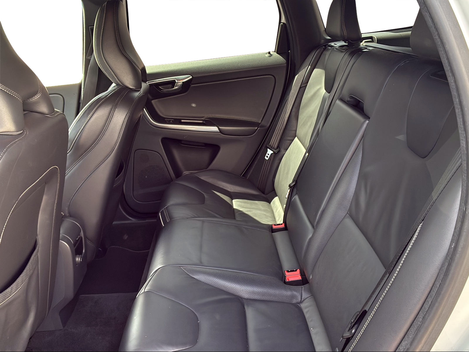 VOLVO XC60 3.0 T6 Summum R-Design AWD-image-14
