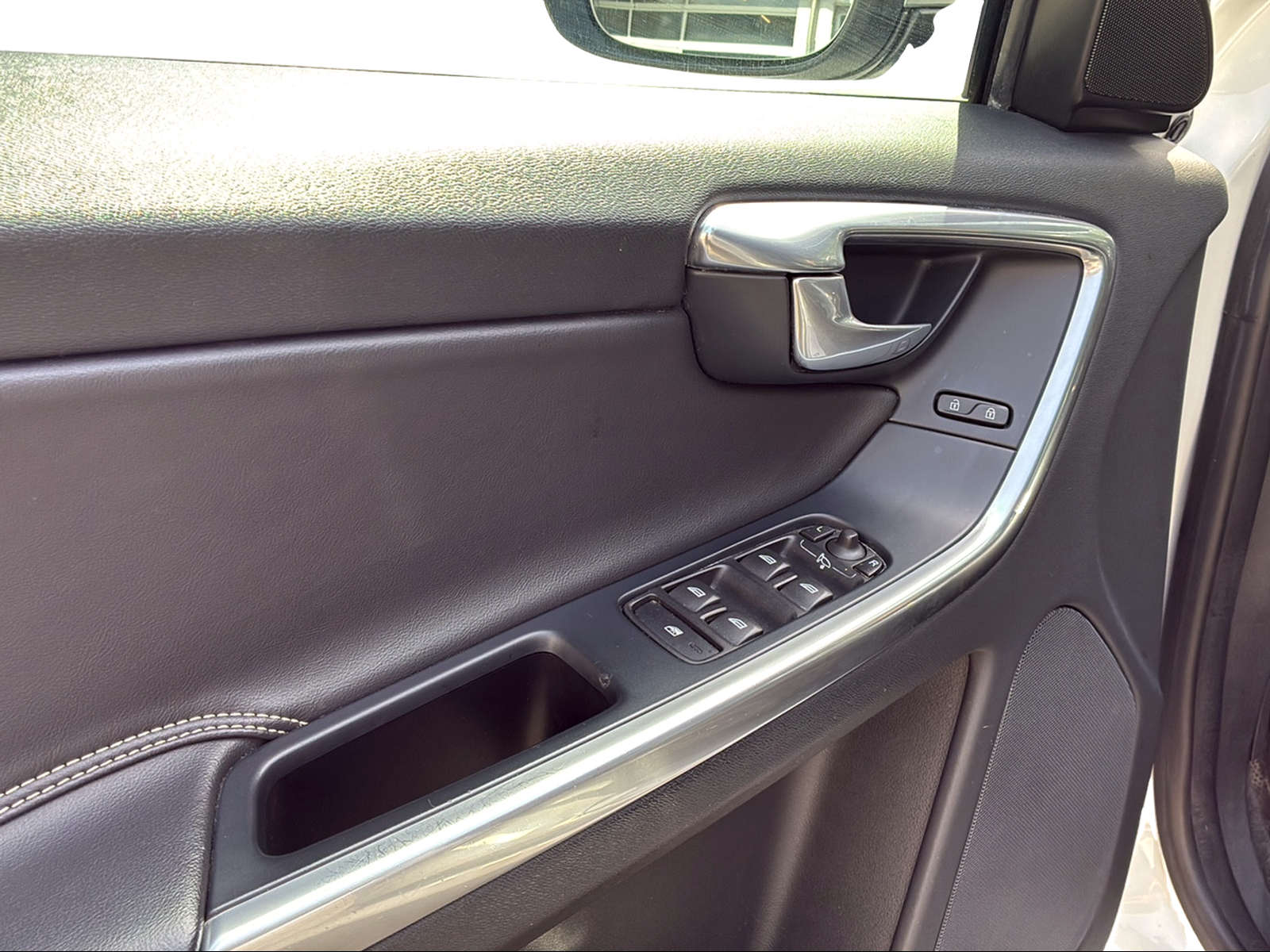 VOLVO XC60 3.0 T6 Summum R-Design AWD-image-12