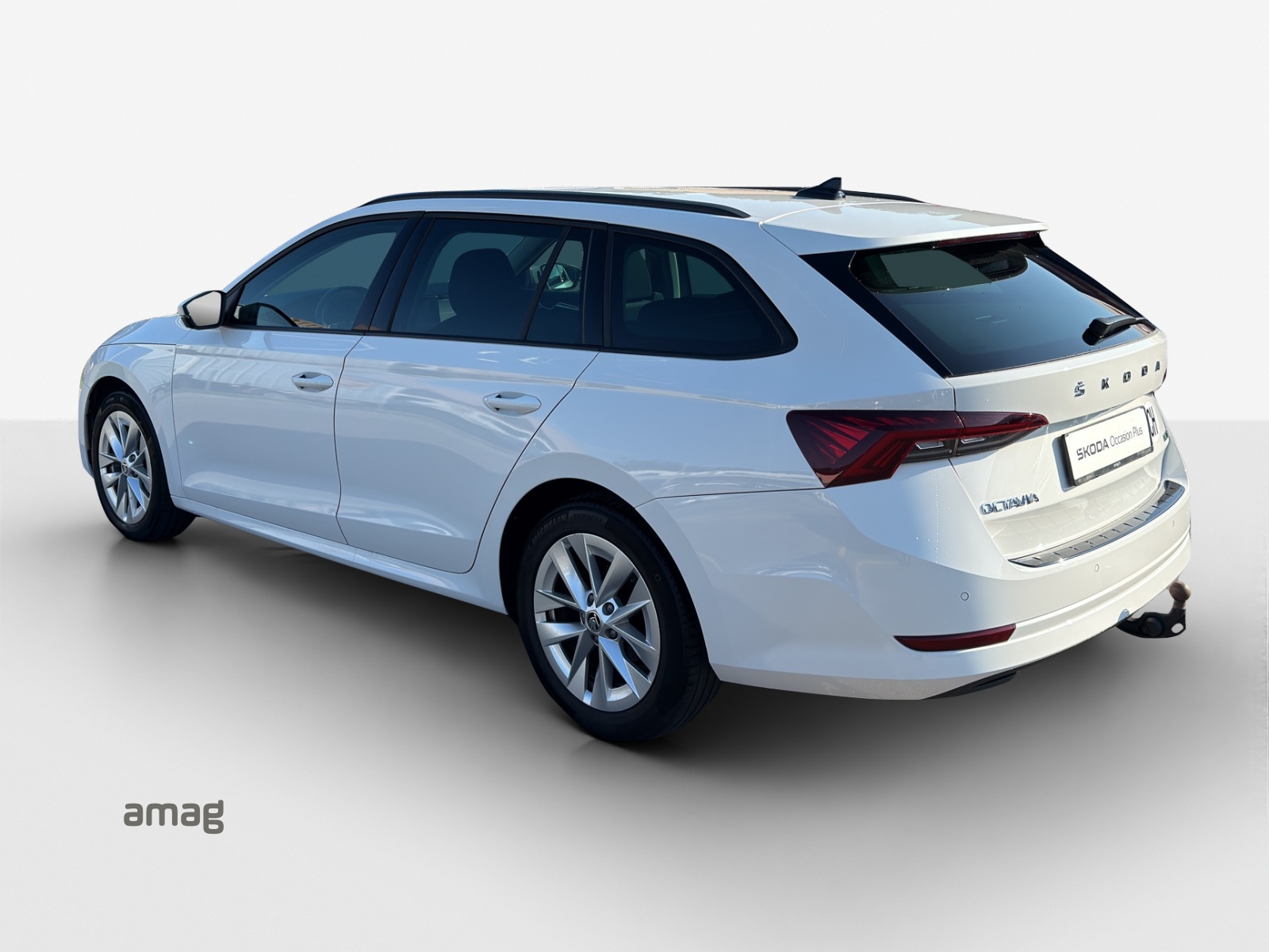 SKODA Octavia Combi 1.5 TSI G-Tec DSG Style-image-2