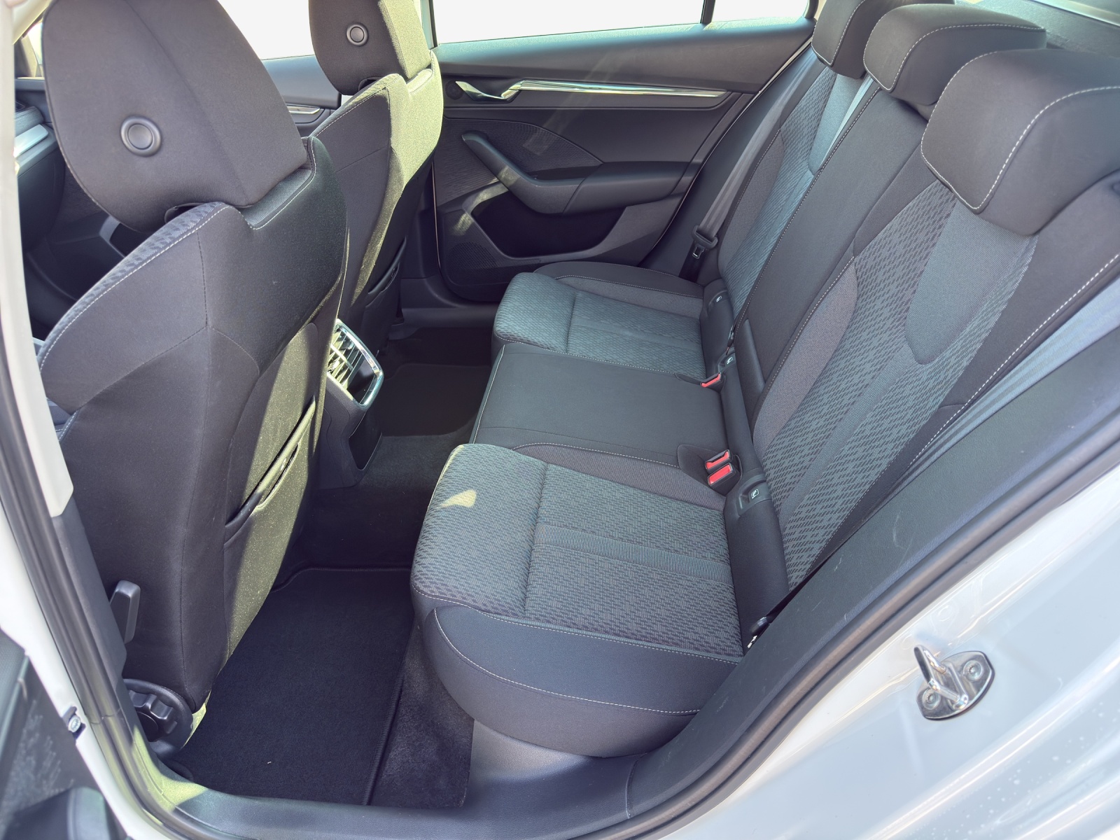SKODA Octavia Combi 1.5 TSI G-Tec DSG Style-image-11