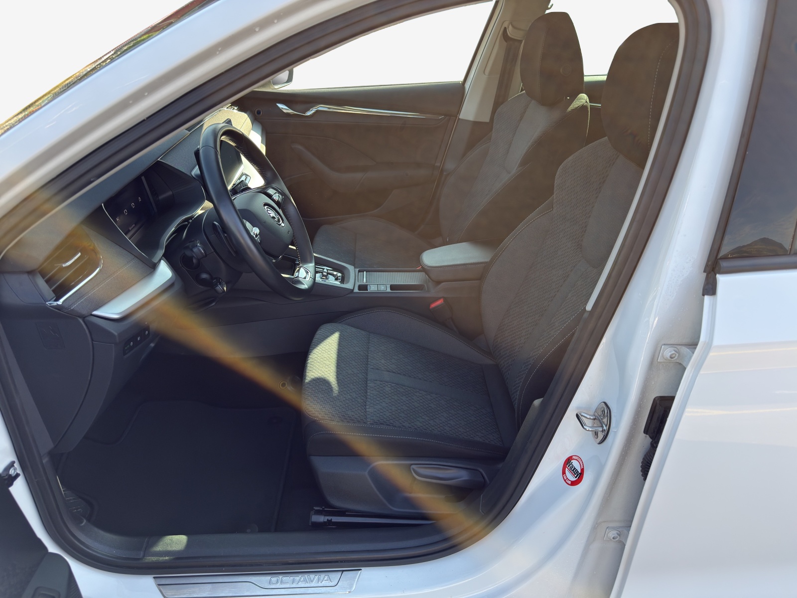 SKODA Octavia Combi 1.5 TSI G-Tec DSG Style-image-7