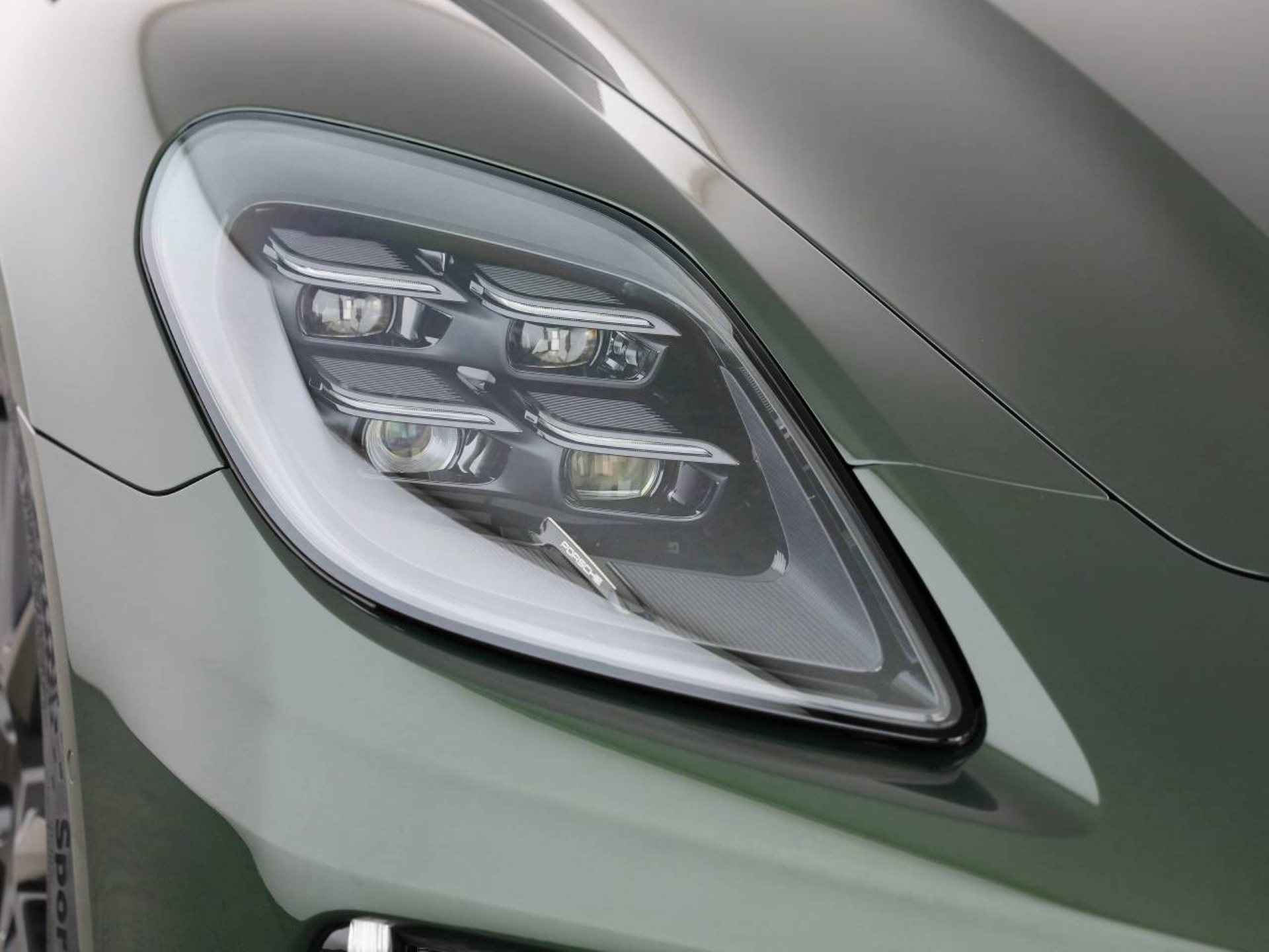 PORSCHE Panamera 4S E-Hybrid-image-19