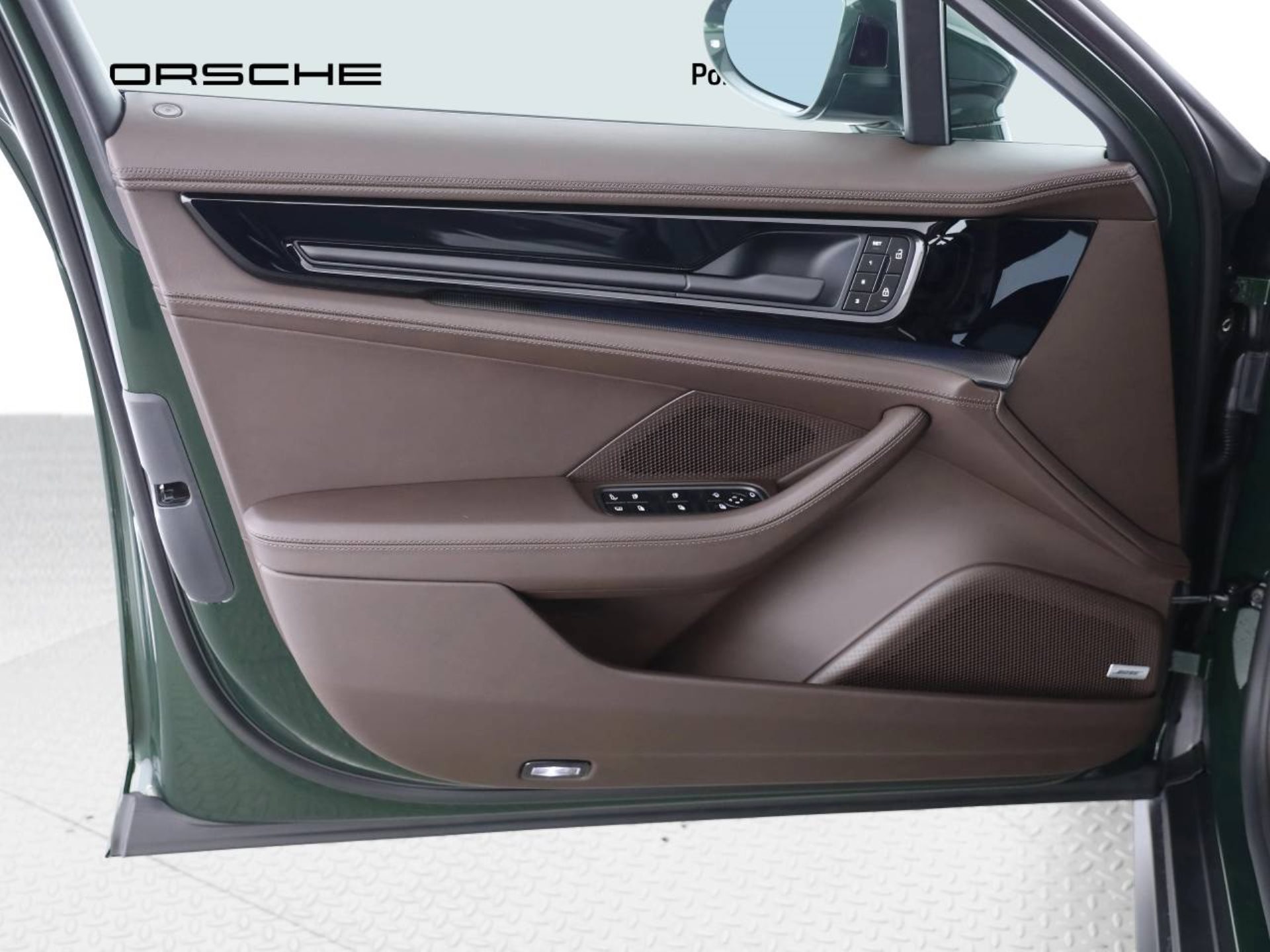 PORSCHE Panamera 4S E-Hybrid-image-12