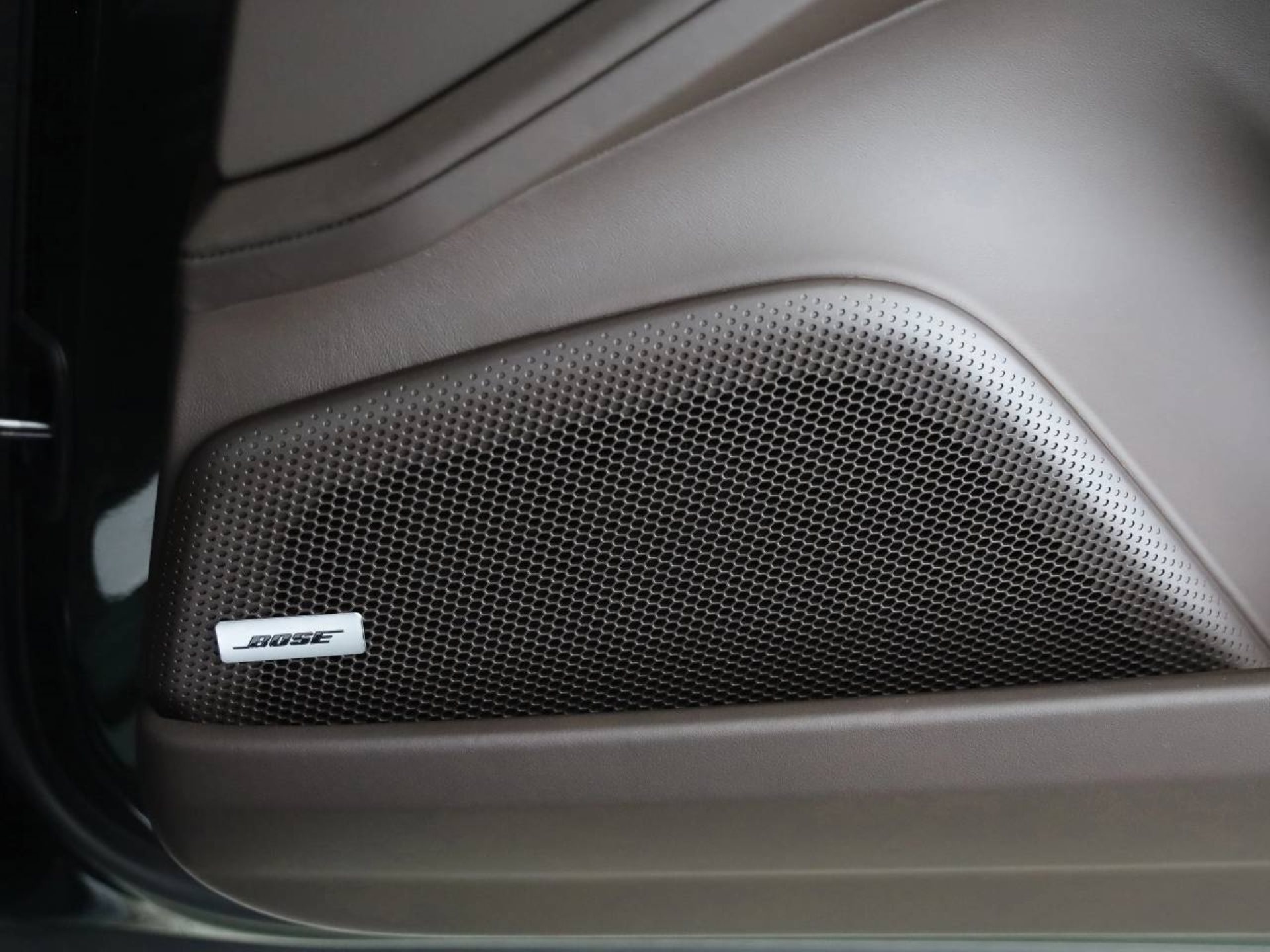 PORSCHE Panamera 4S E-Hybrid-image-13