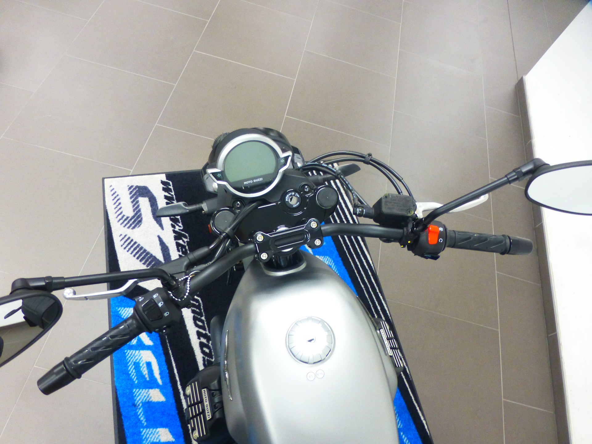 MOTO GUZZI V7 IV 850 Stone-image-12