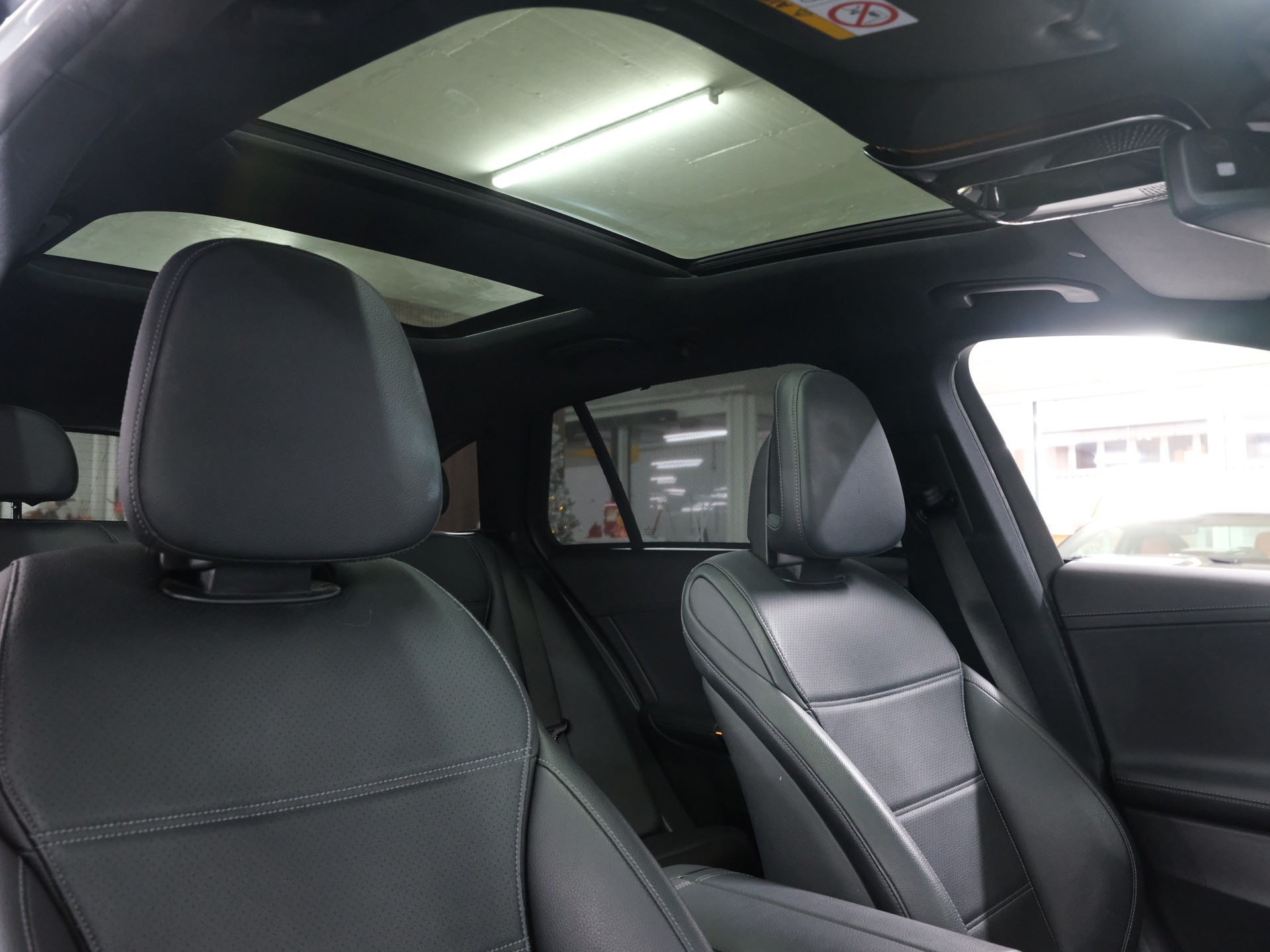 MERCEDES-BENZ C 300 e T AMG Line *Premium Plus Paket* *Winterpaket* *Pano*-image-18