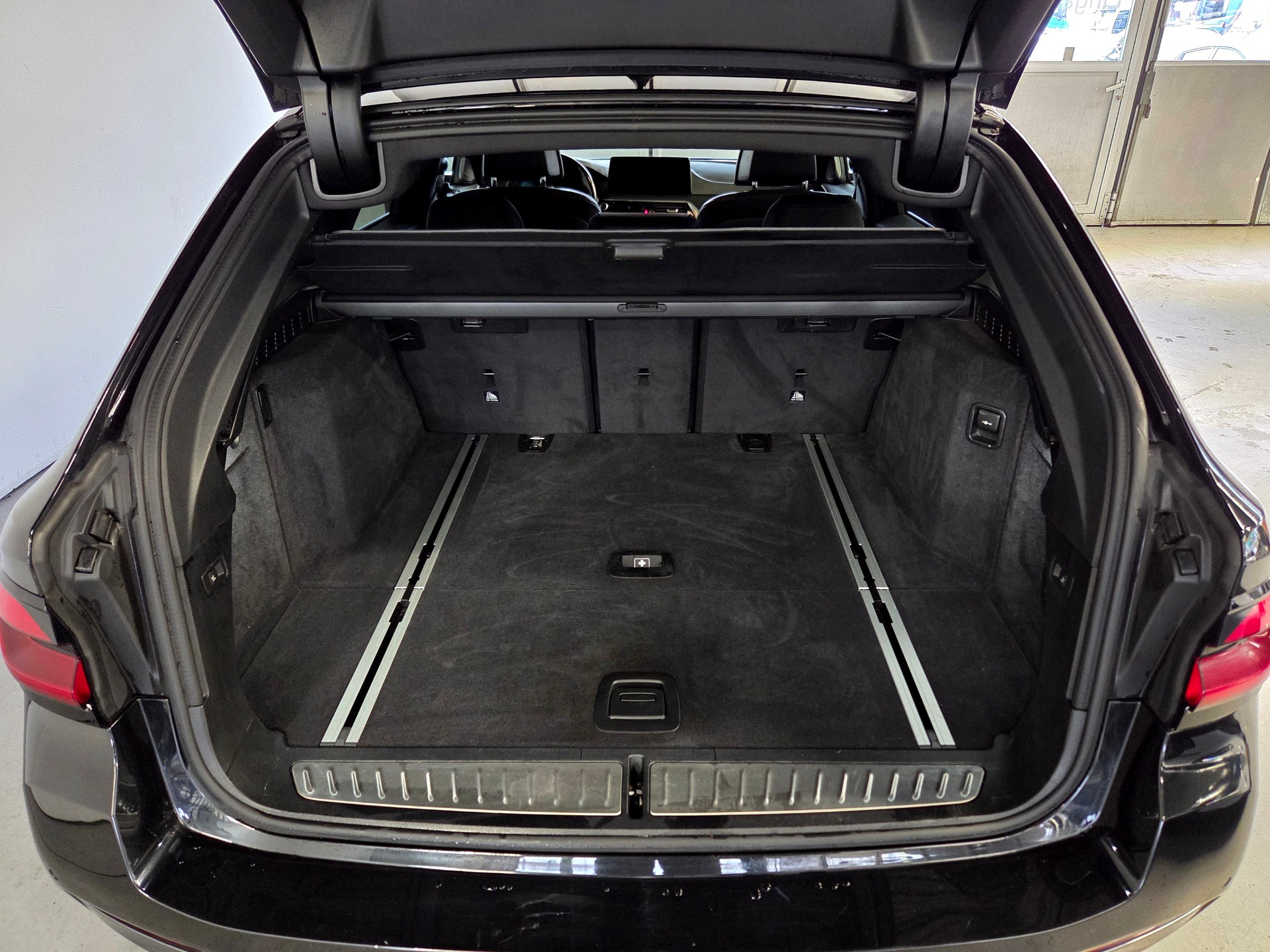 BMW 520d xDrive M-Sport Touring-image-20