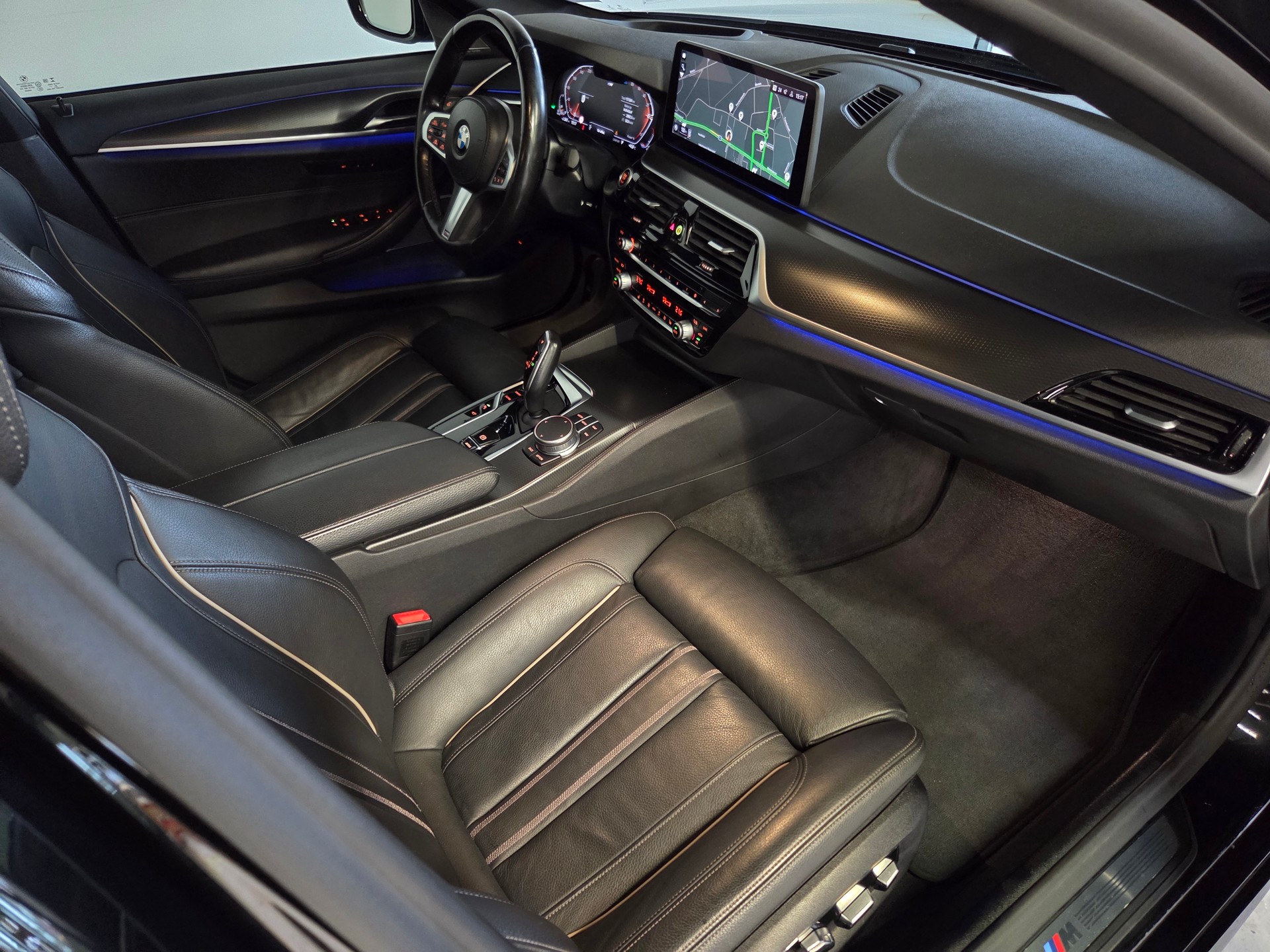 BMW 520d xDrive M-Sport Touring-image-14