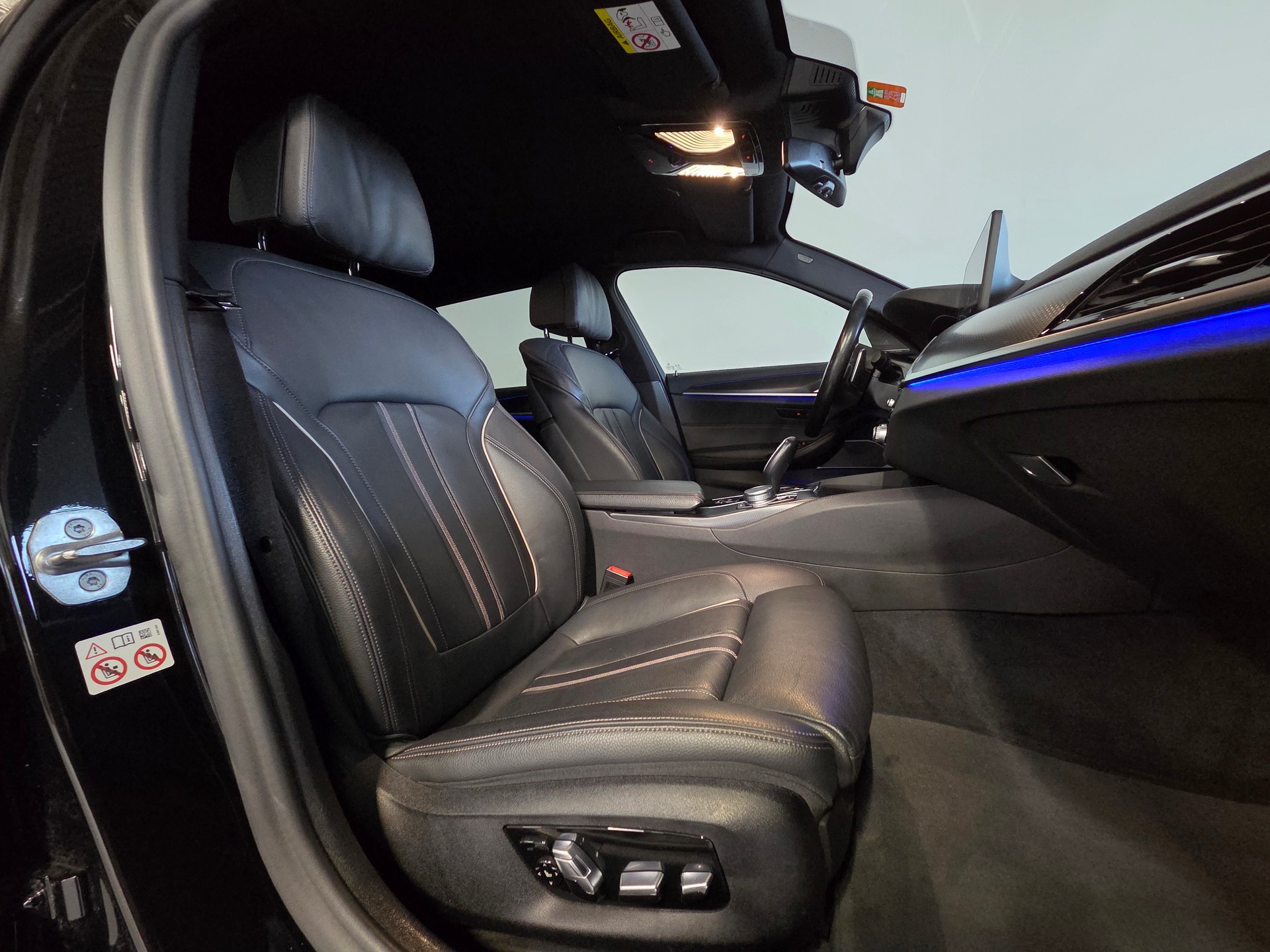 BMW 520d xDrive M-Sport Touring-image-7