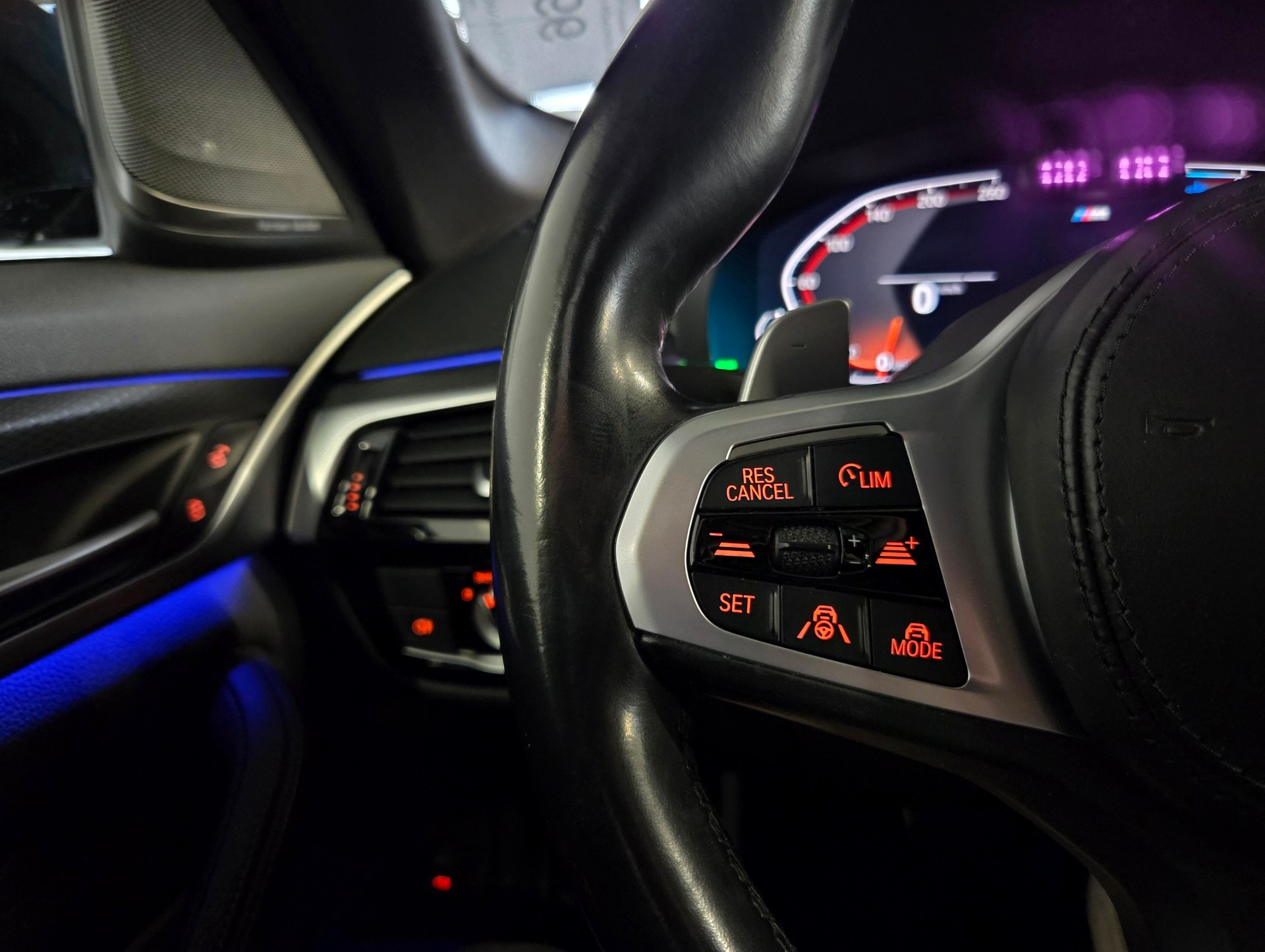BMW 520d xDrive M-Sport Touring-image-8