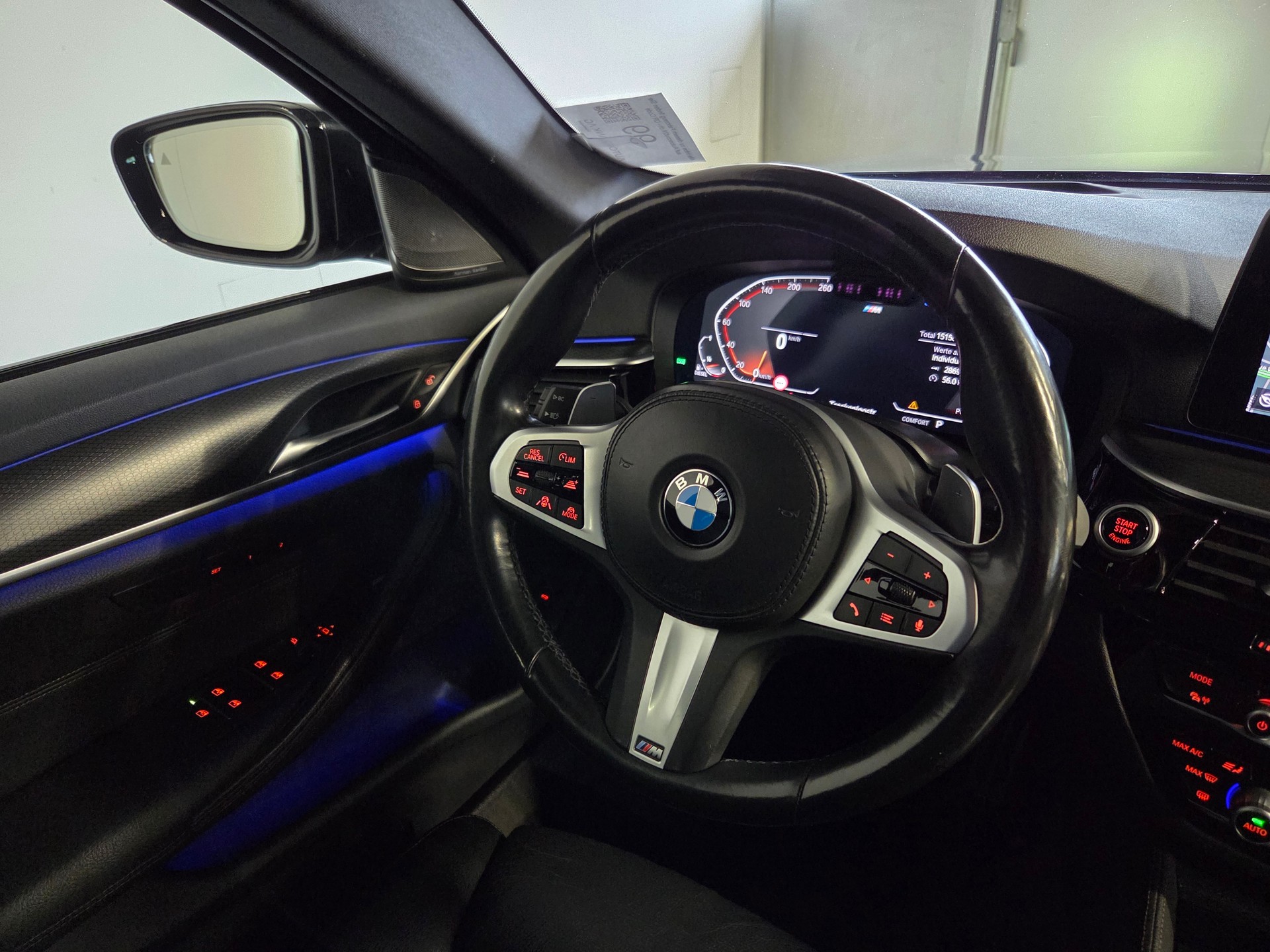 BMW 520d xDrive M-Sport Touring-image-11