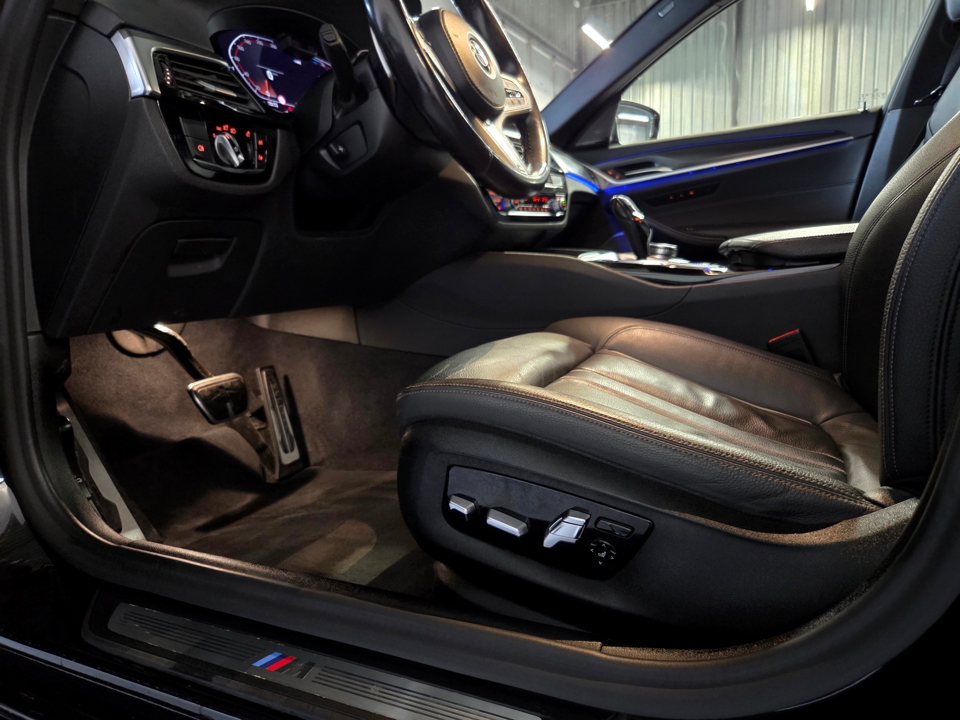 BMW 520d xDrive M-Sport Touring-image-4