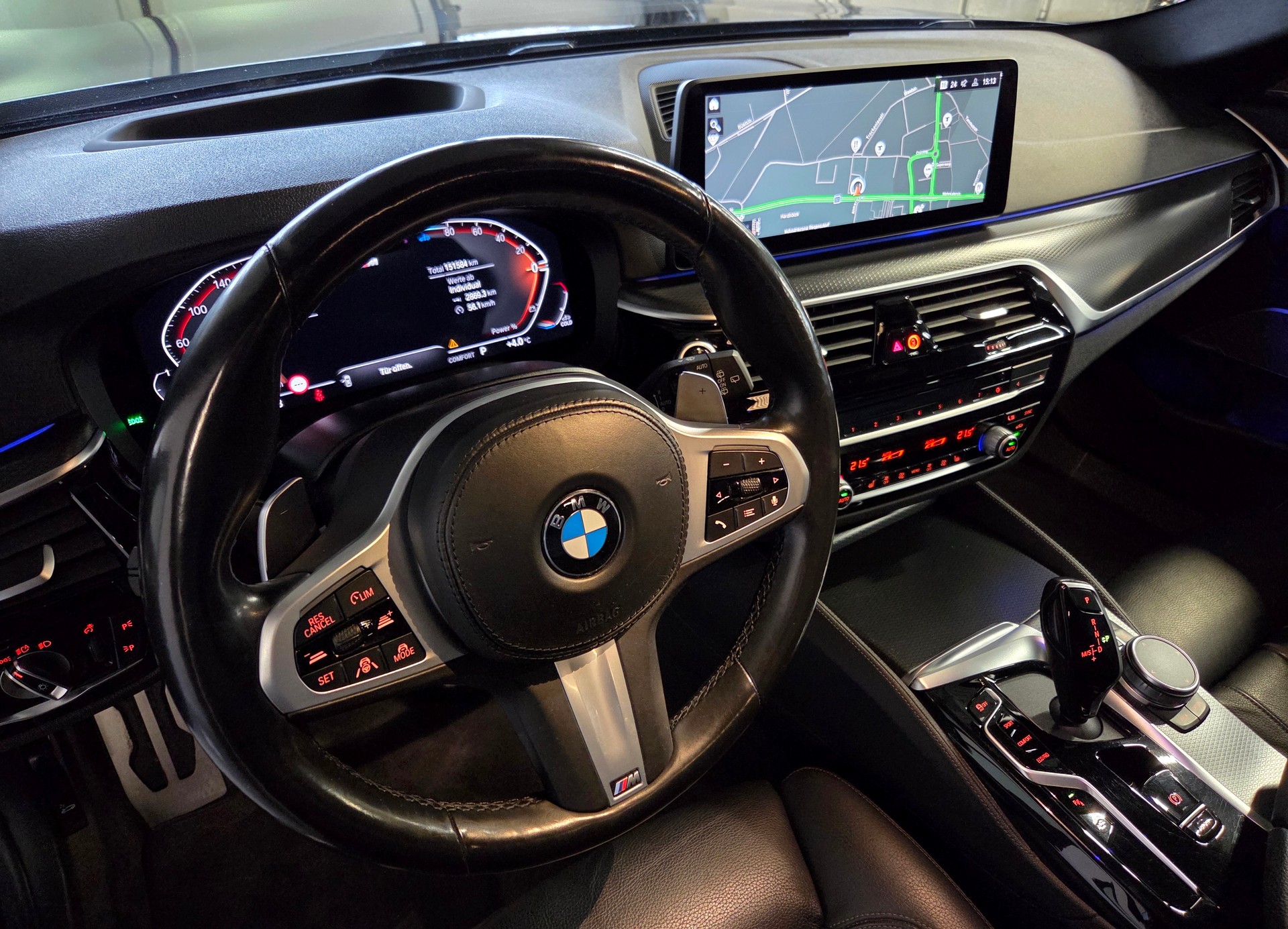BMW 520d xDrive M-Sport Touring-image-5
