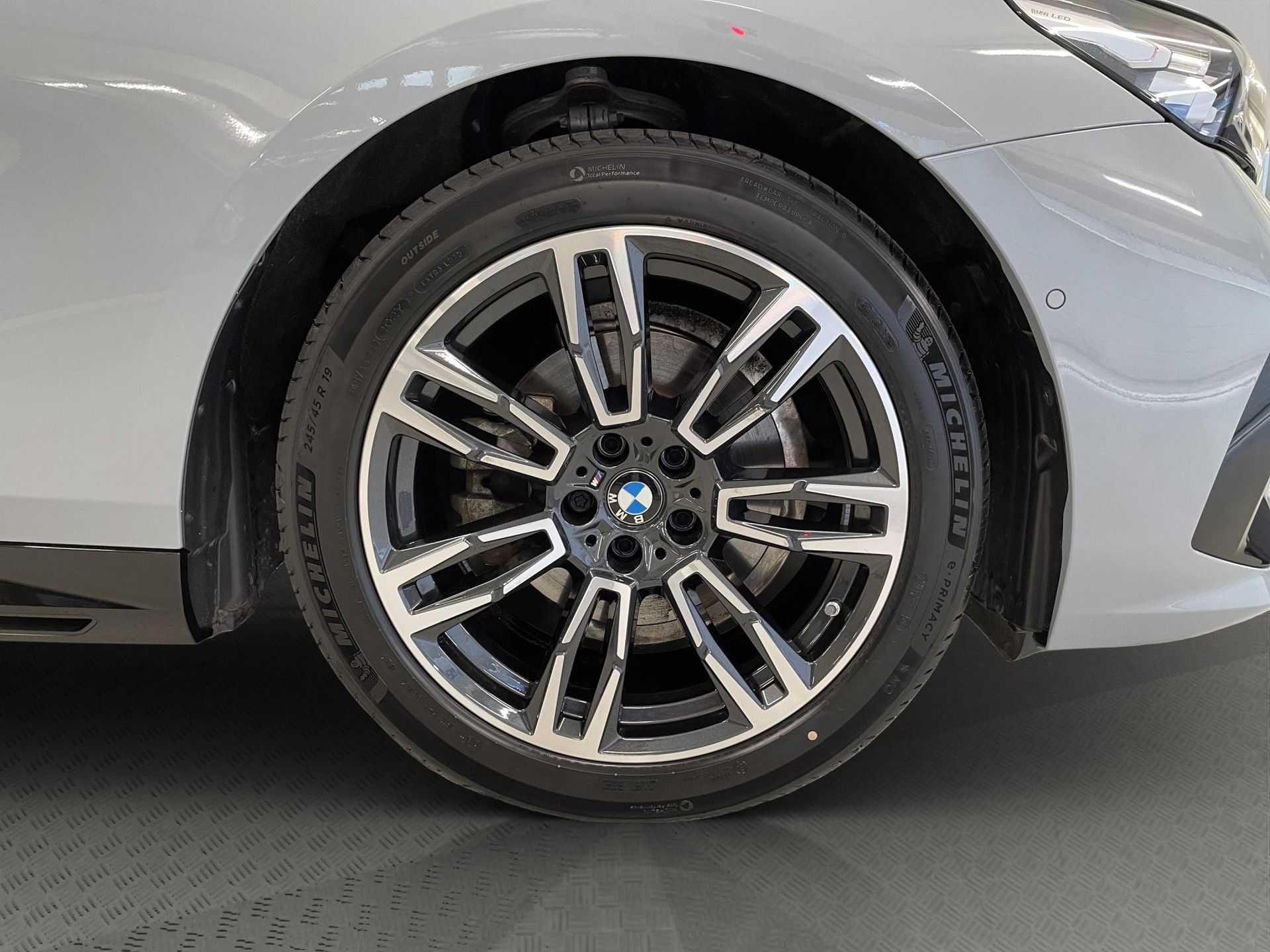 BMW 520d xDrive 48V Touring-image-8