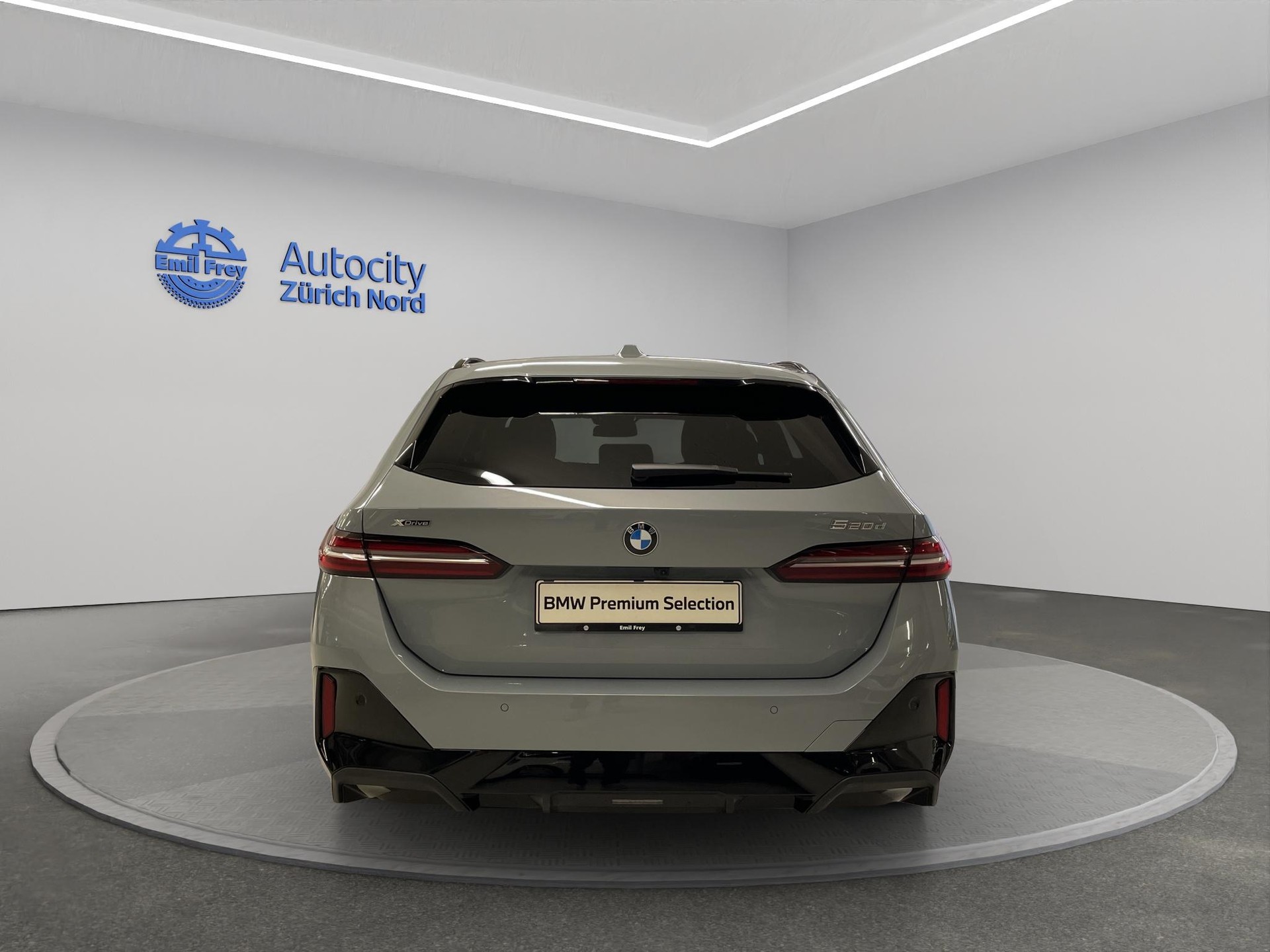 BMW 520d xDrive 48V Touring-image-7