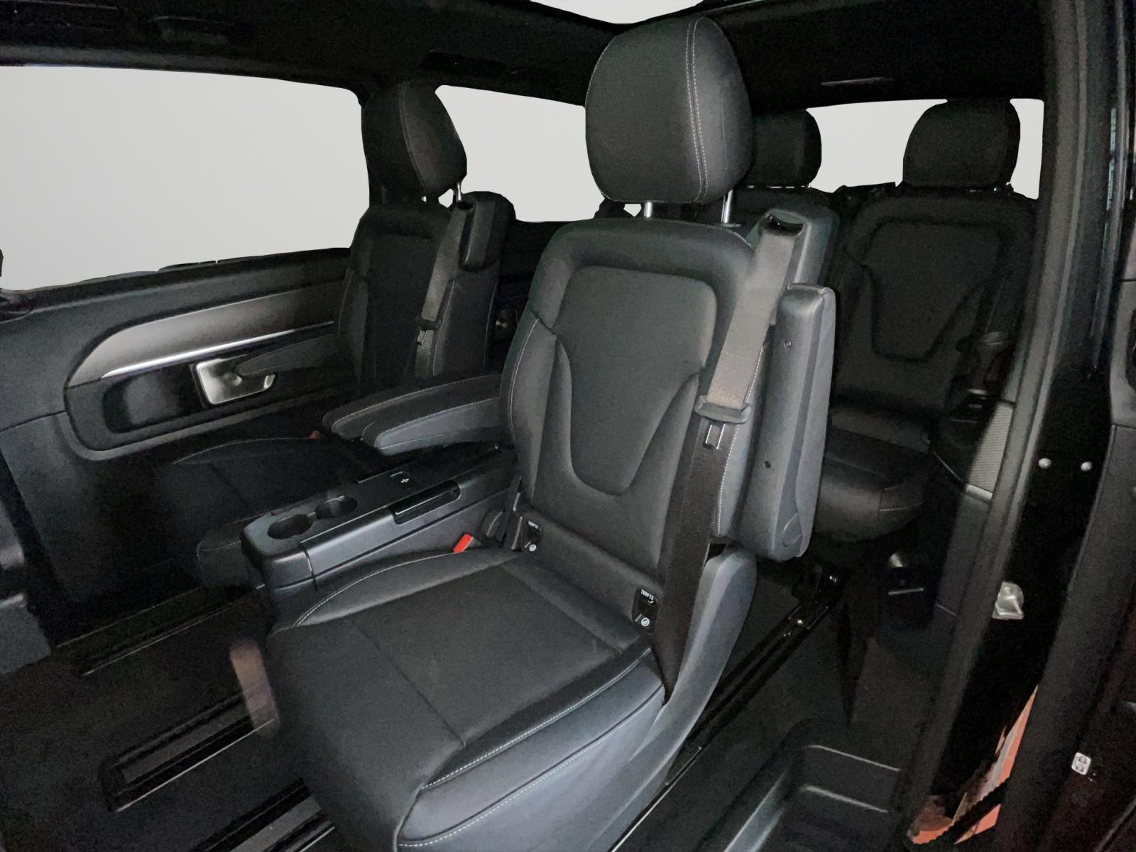 MERCEDES-BENZ V 300 d lang AMG Line-image-7