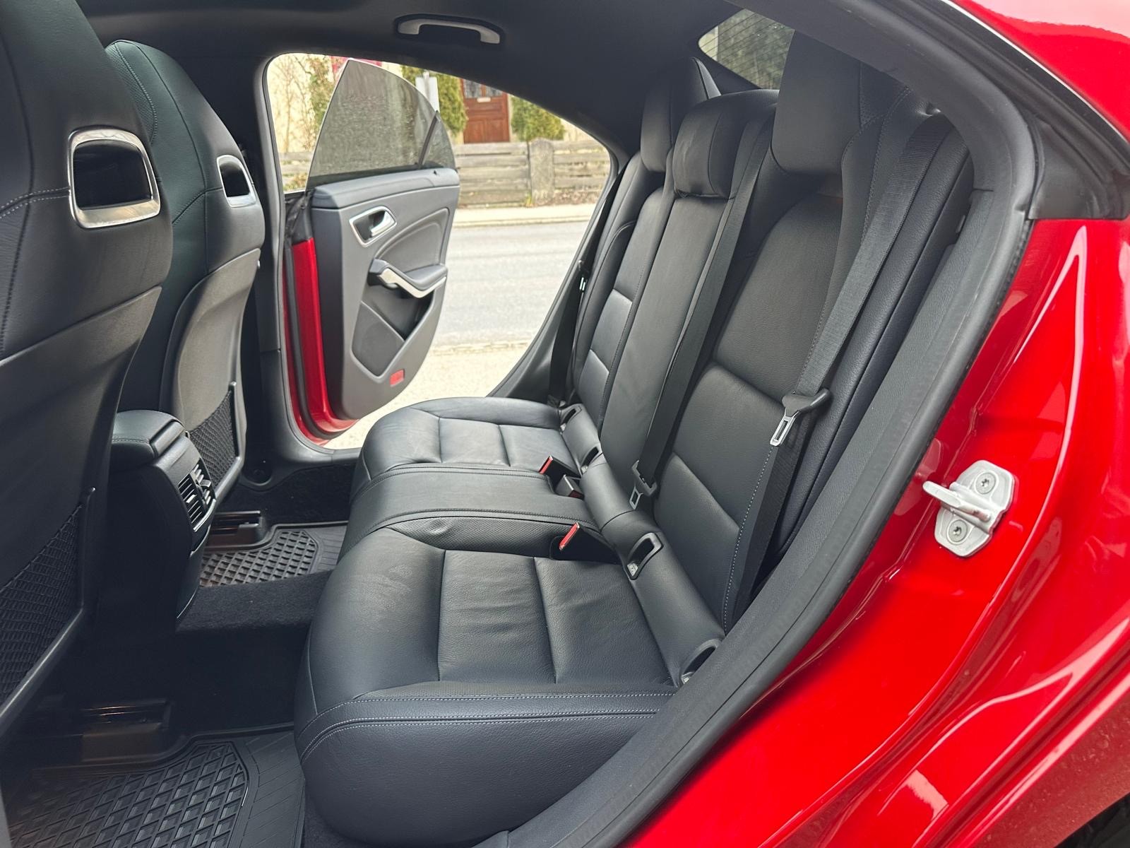 MERCEDES-BENZ CLA 200 CDI AMG Line 4Matic 7G-DCT-image-10
