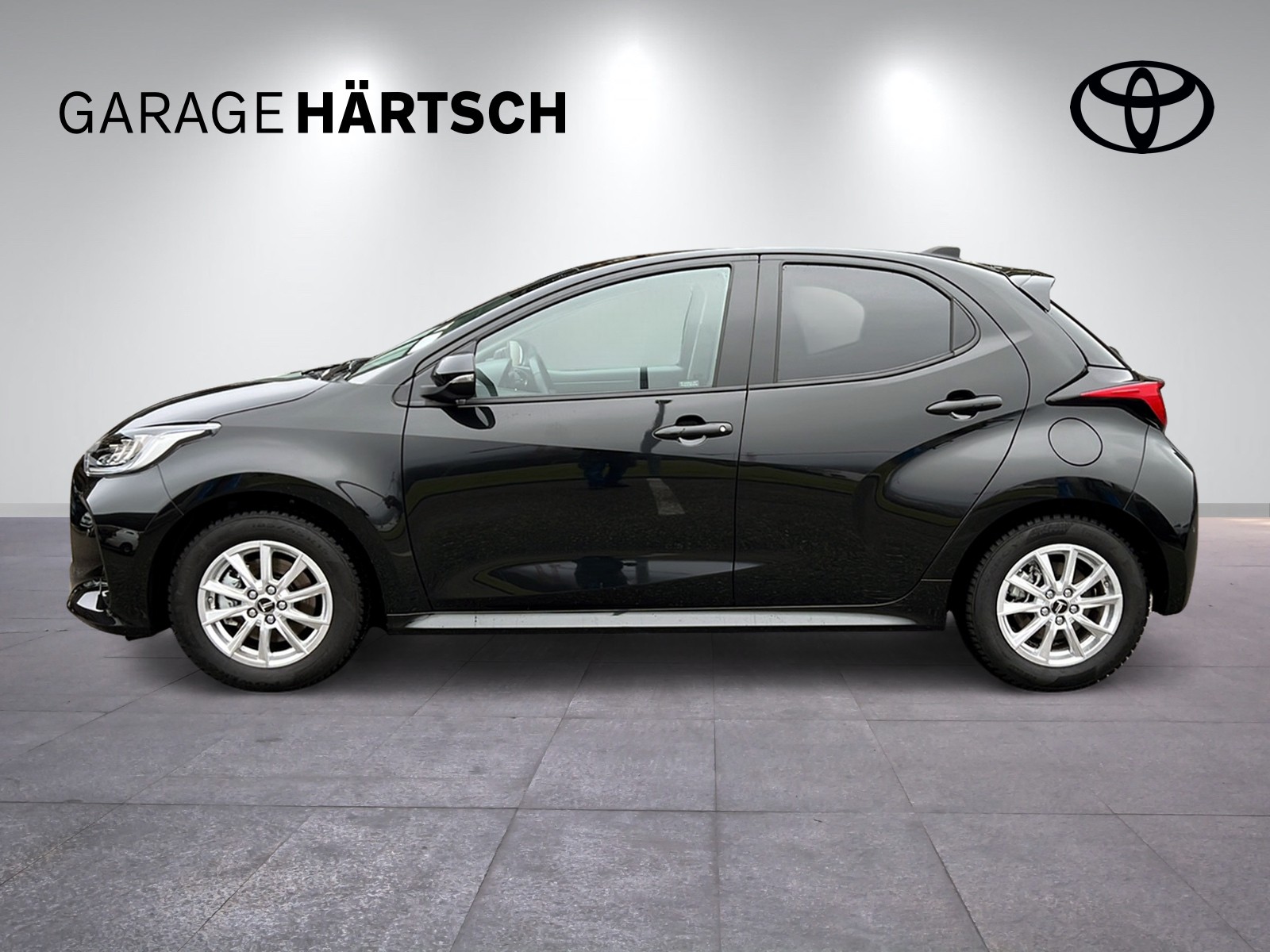 TOYOTA Yaris 1.5 VVT-i HSD Trend-image-1