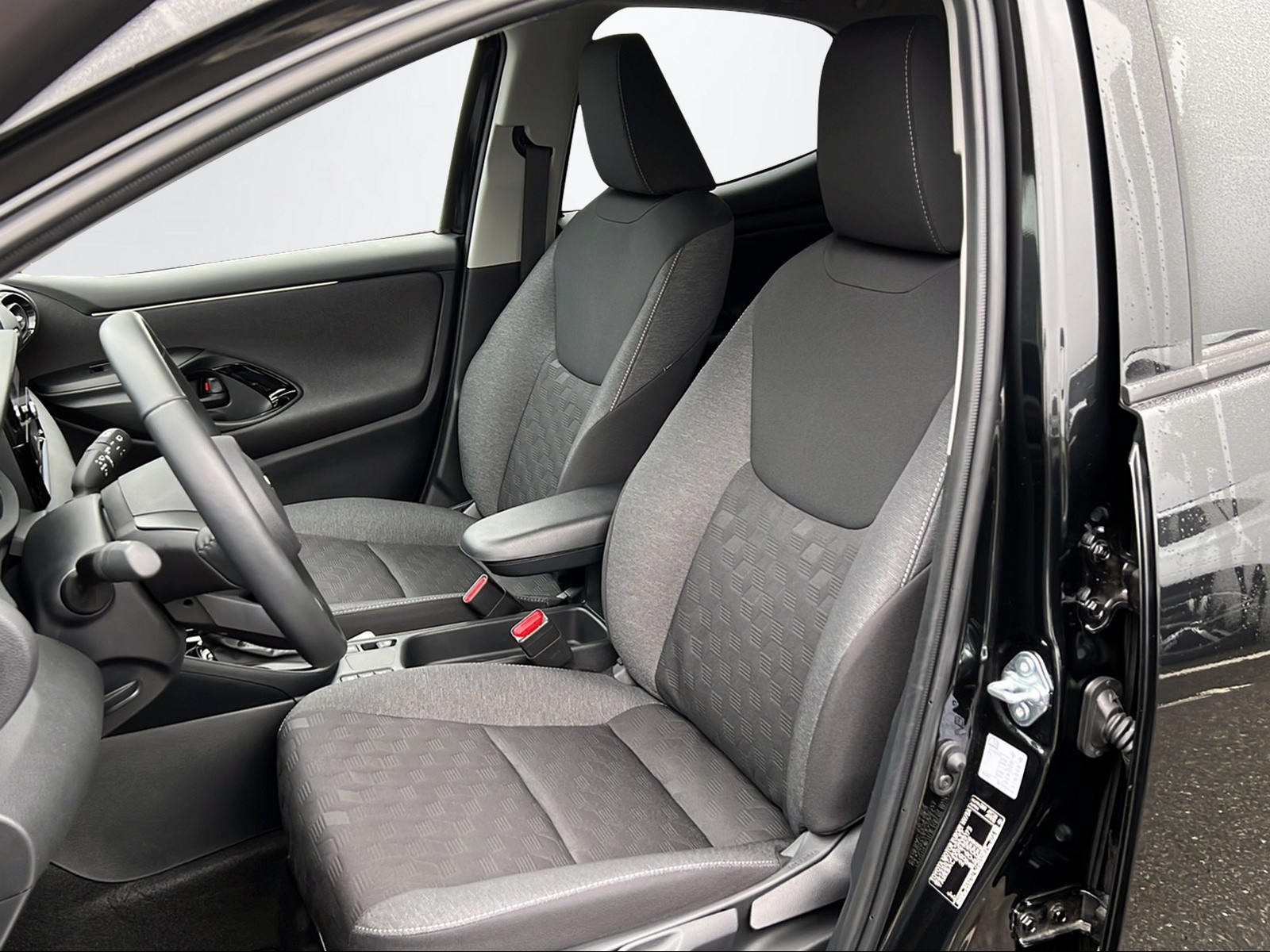 TOYOTA Yaris 1.5 VVT-i HSD Trend-image-14