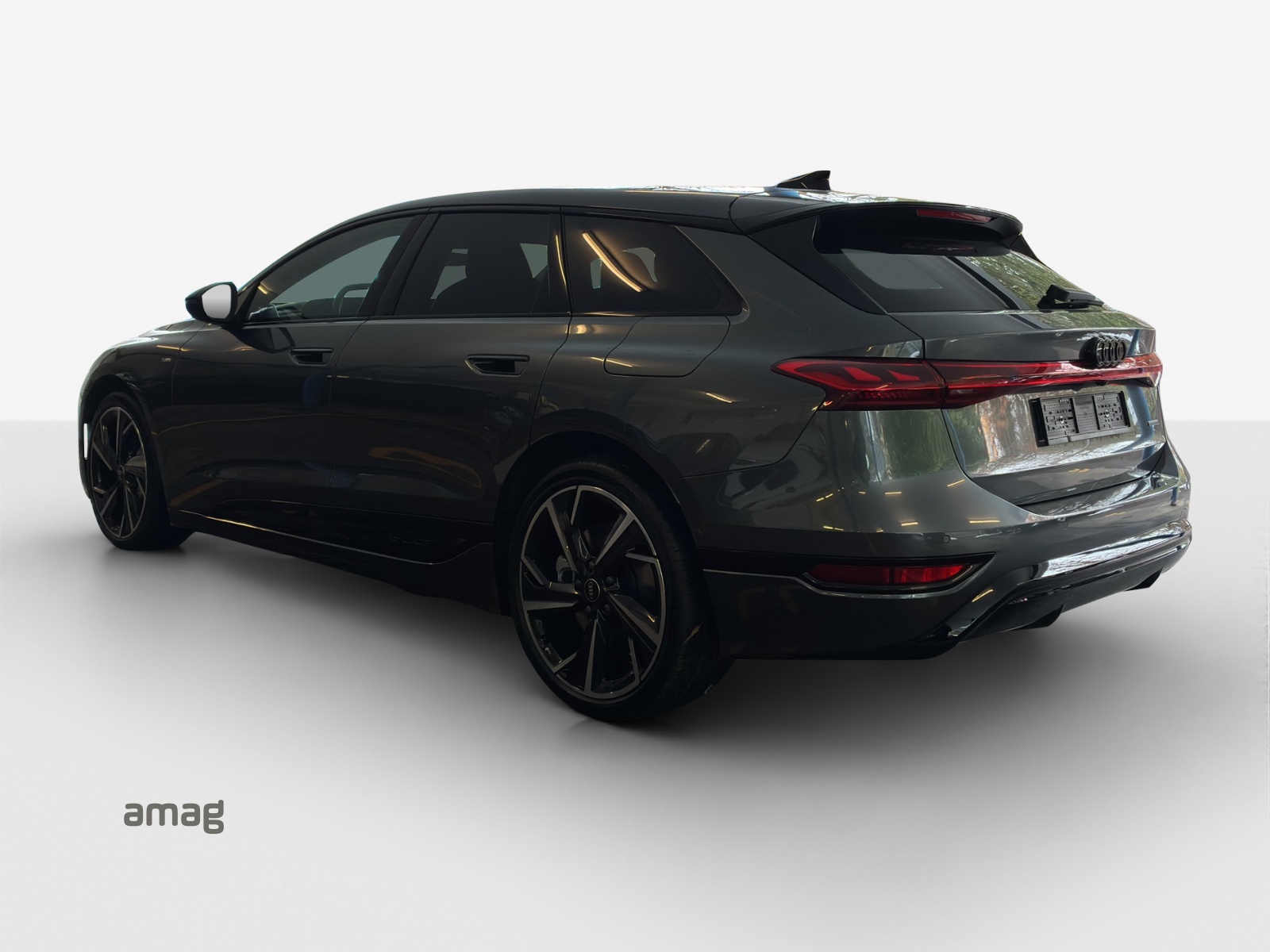 AUDI A6 Avant e-tron quattro-image-2