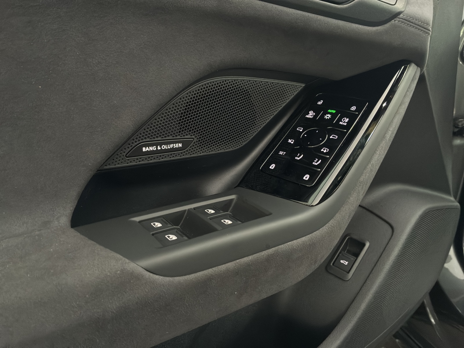 AUDI A6 Avant e-tron quattro-image-14