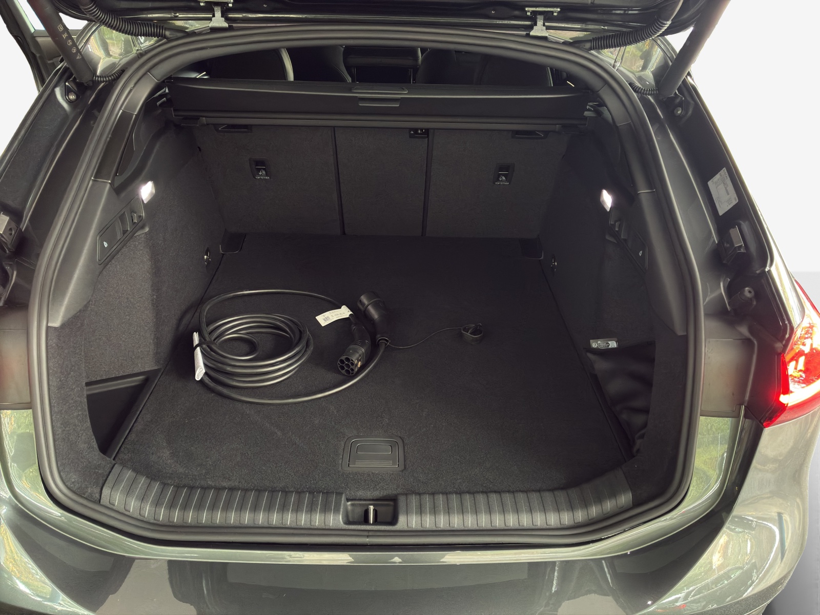 AUDI A6 Avant e-tron quattro-image-12