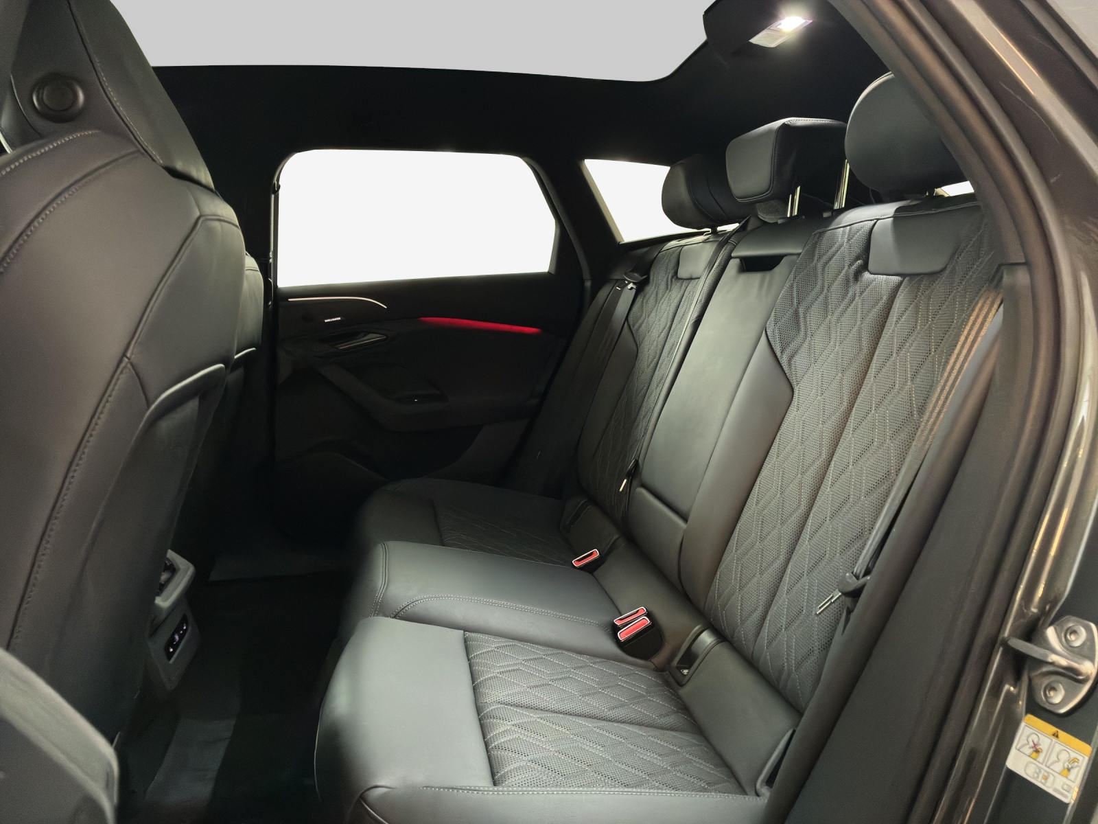 AUDI A6 Avant e-tron quattro-image-11