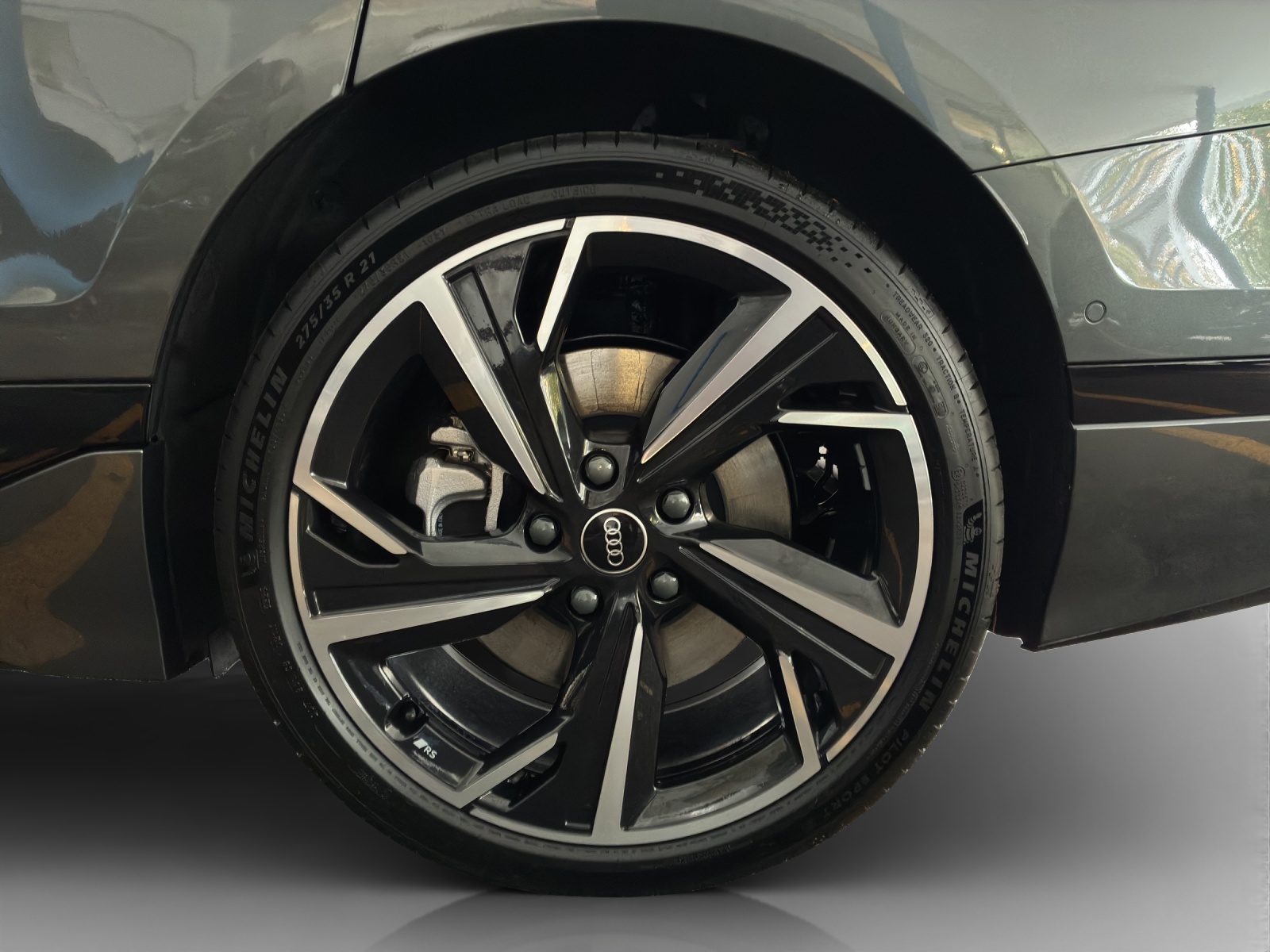 AUDI A6 Avant e-tron quattro-image-13