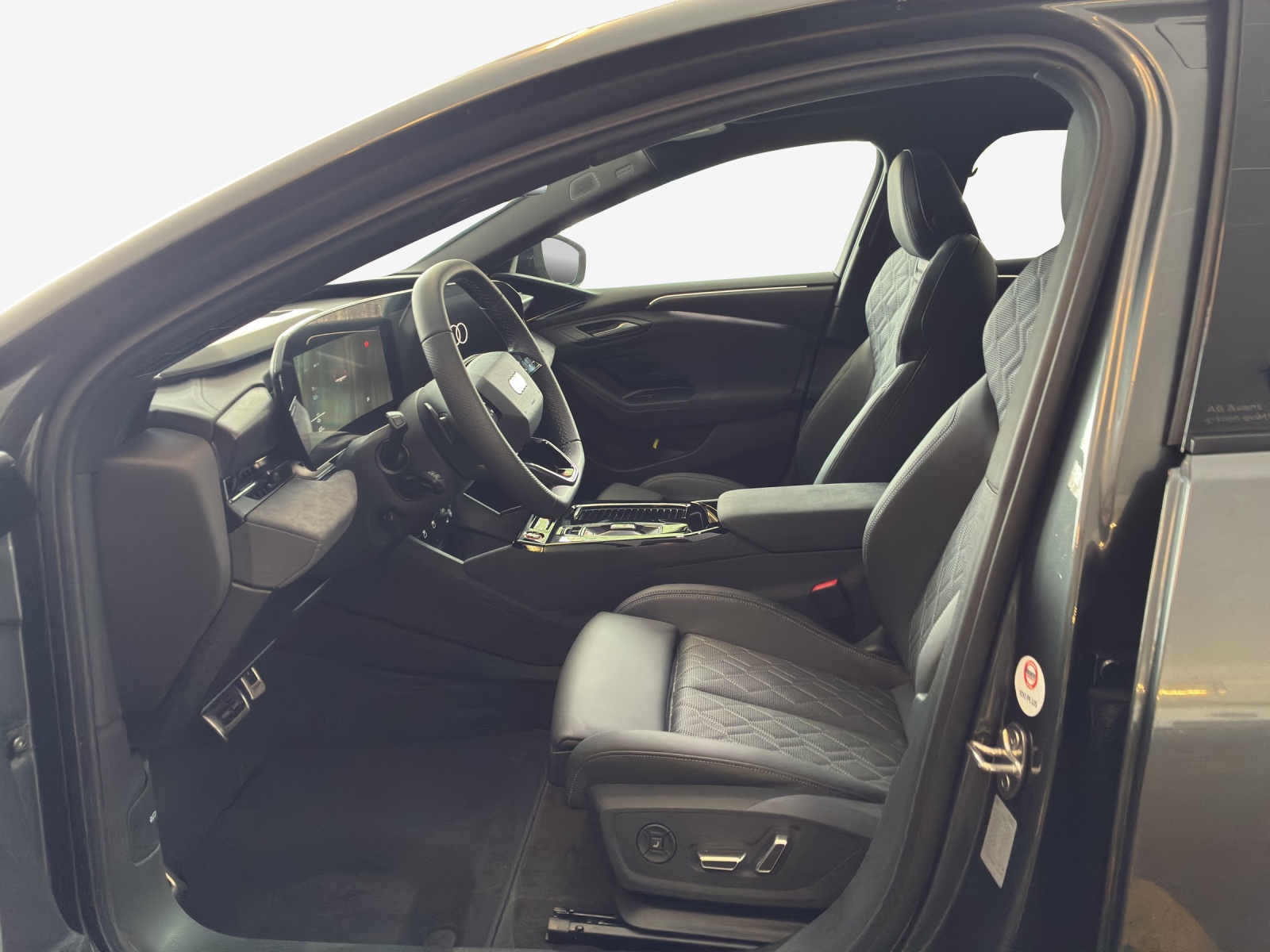 AUDI A6 Avant e-tron quattro-image-7