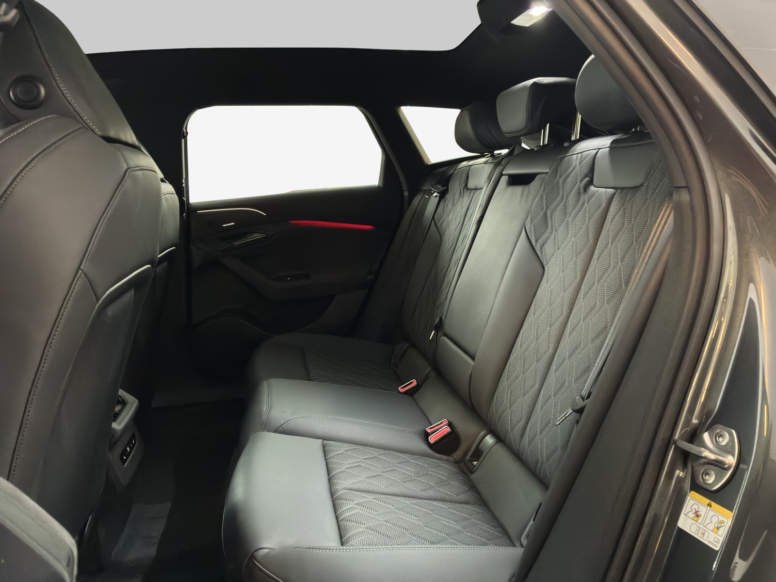 AUDI A6 Avant e-tron quattro-image-8