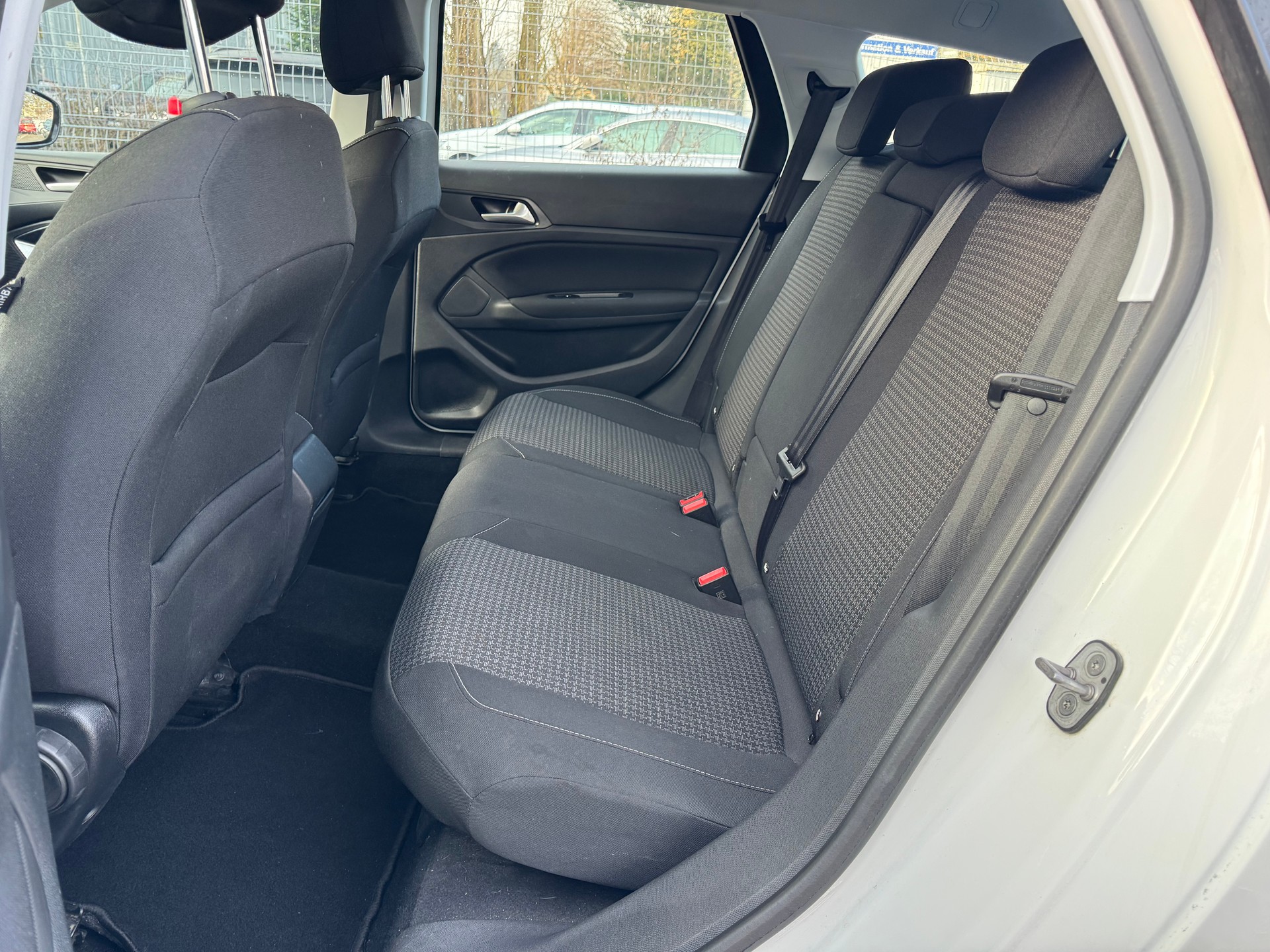 PEUGEOT 308 SW 1.5 BlueHDI Business Line EAT8 * Gr. Navi * Klima-auto * Tempomat * PDC H * Frisch Ab MFK-image-2