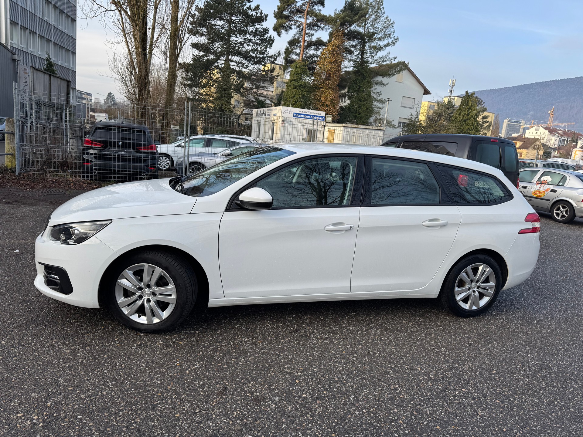 PEUGEOT 308 SW 1.5 BlueHDI Business Line EAT8 * Gr. Navi * Klima-auto * Tempomat * PDC H * Frisch Ab MFK-image-8