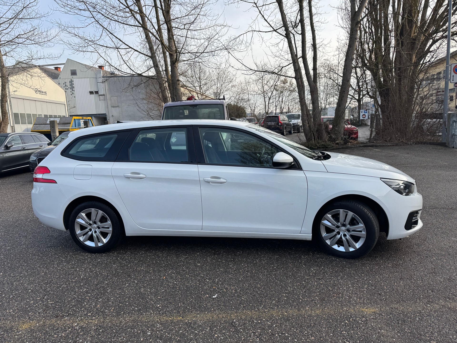 PEUGEOT 308 SW 1.5 BlueHDI Business Line EAT8 * Gr. Navi * Klima-auto * Tempomat * PDC H * Frisch Ab MFK-image-9